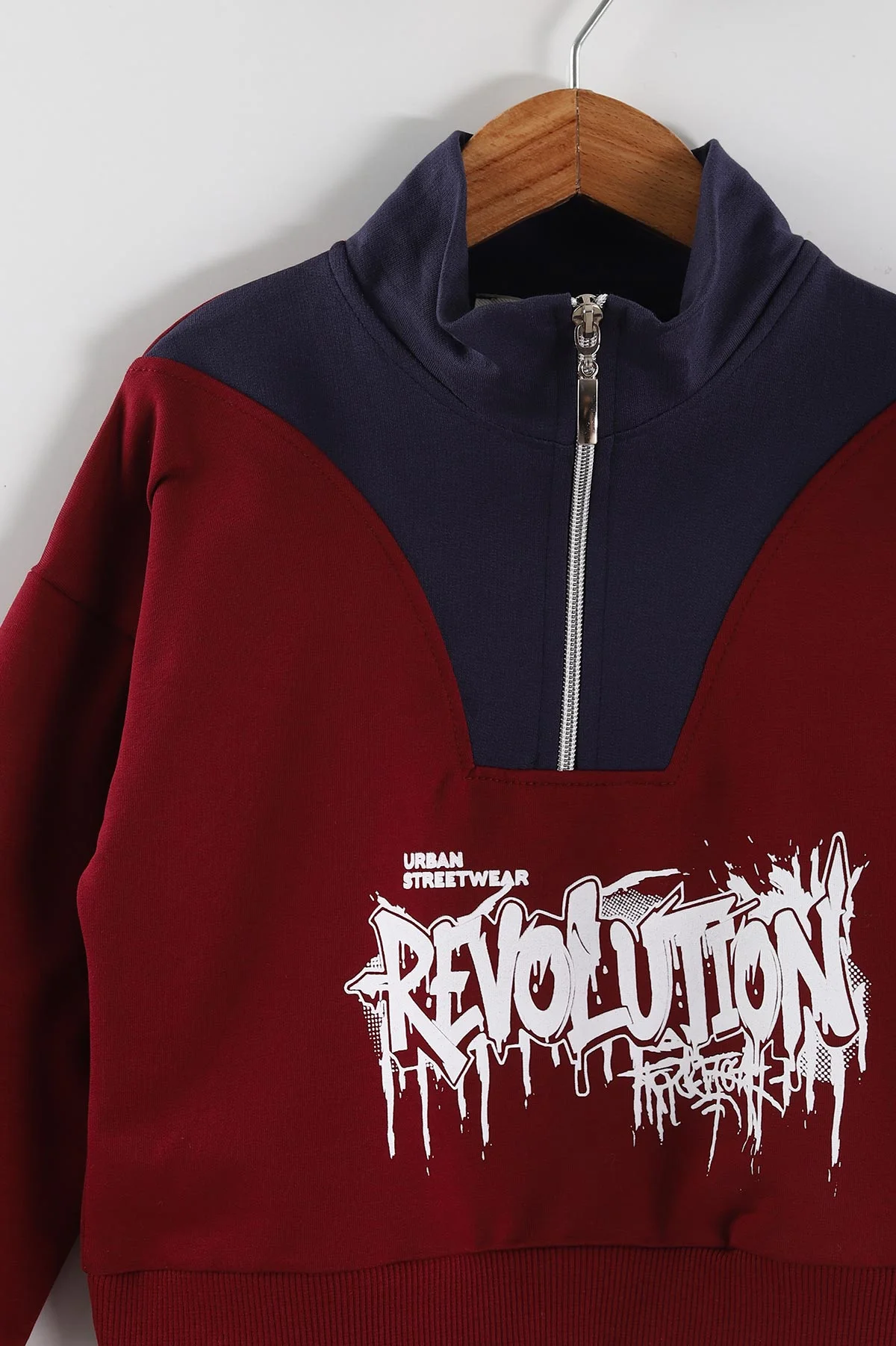 Bordo (3-10 Yaş)Baskılı Yakası Fermuarlı Sweatli Gabardin Pantolonlu Erkek Çocuk Takım 443380