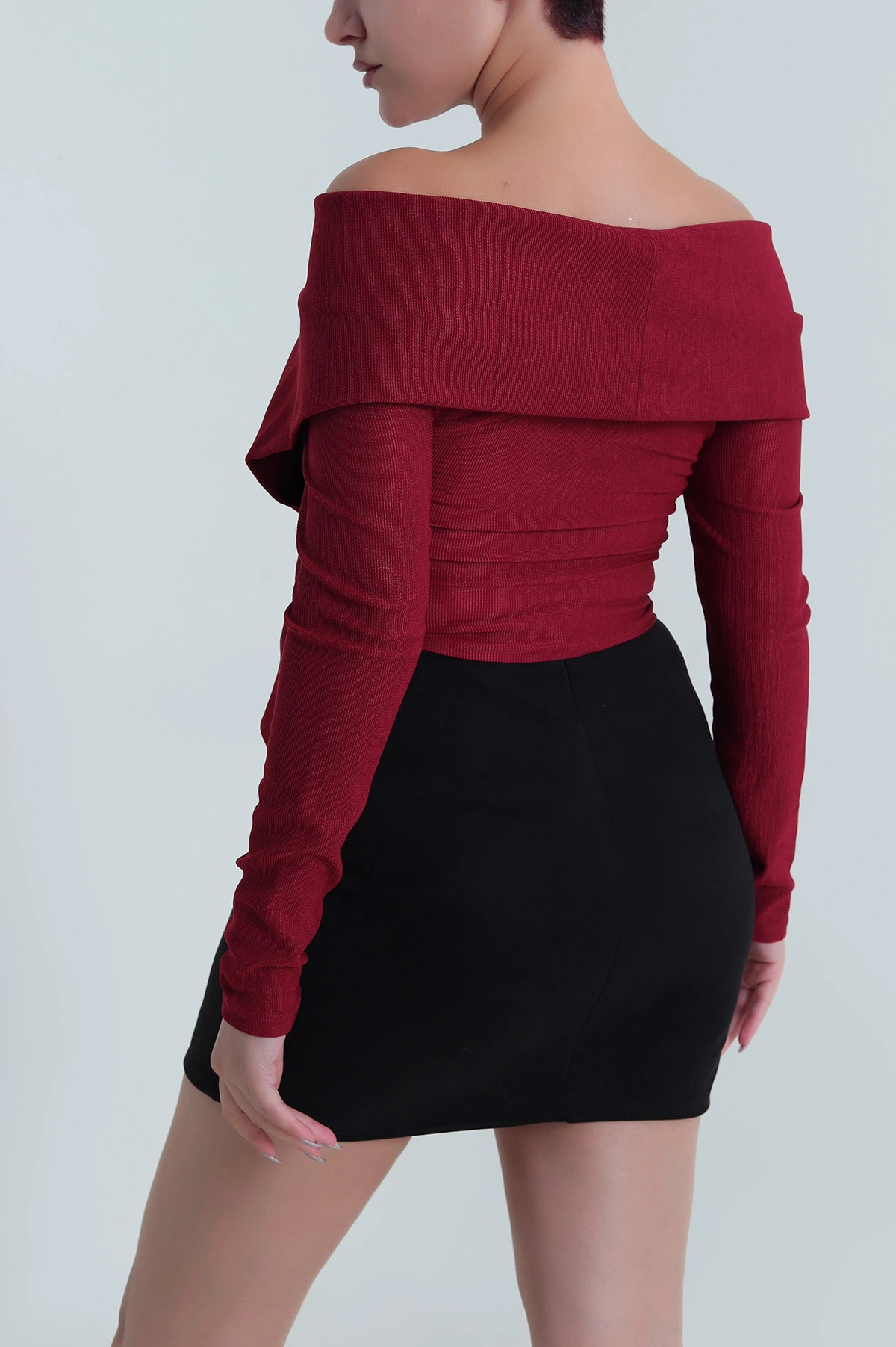 Bordo Broşlu Madonna Yaka Kadın Bluz 482846