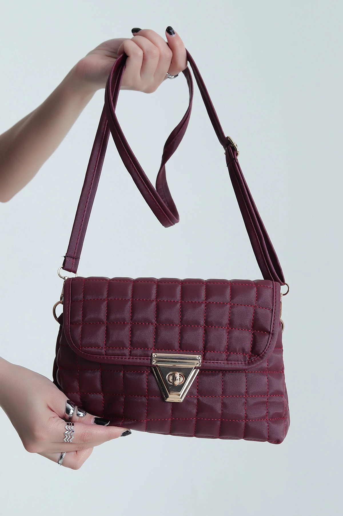 Bordo Kapitone Kilit Kapaklı Omuz Çantası 458496