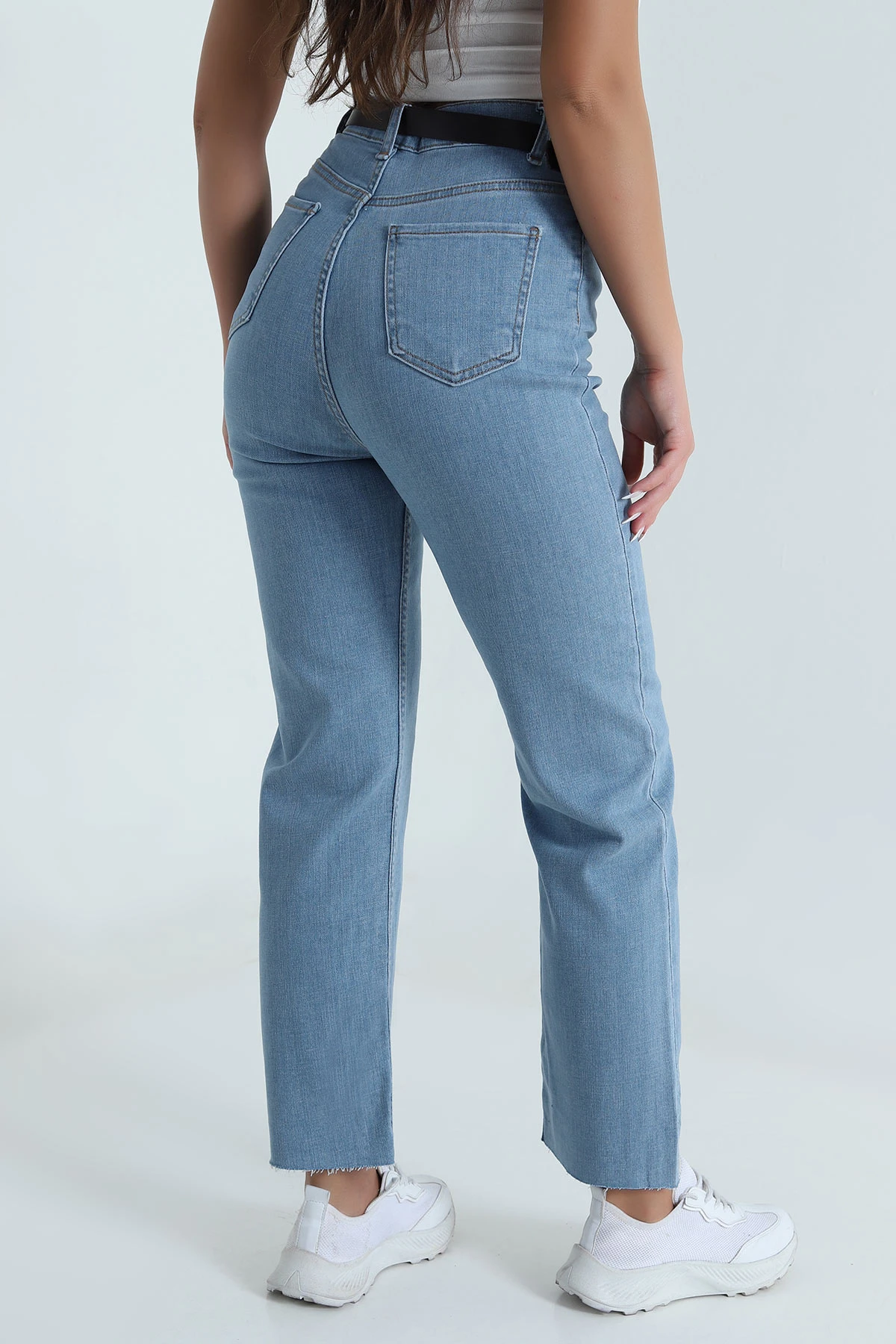 Buz Mavisi Lİkralı Kemerli Boyfit Kadın Kot Pantolon 489579