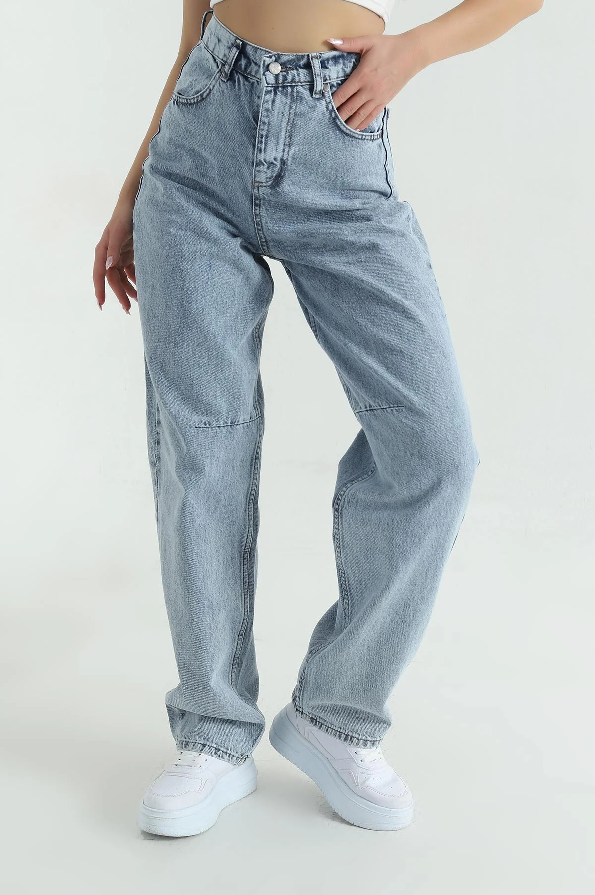 Buz Mavisi Tokalı Cepli Baggy Kadın Kot Pantolon 375575