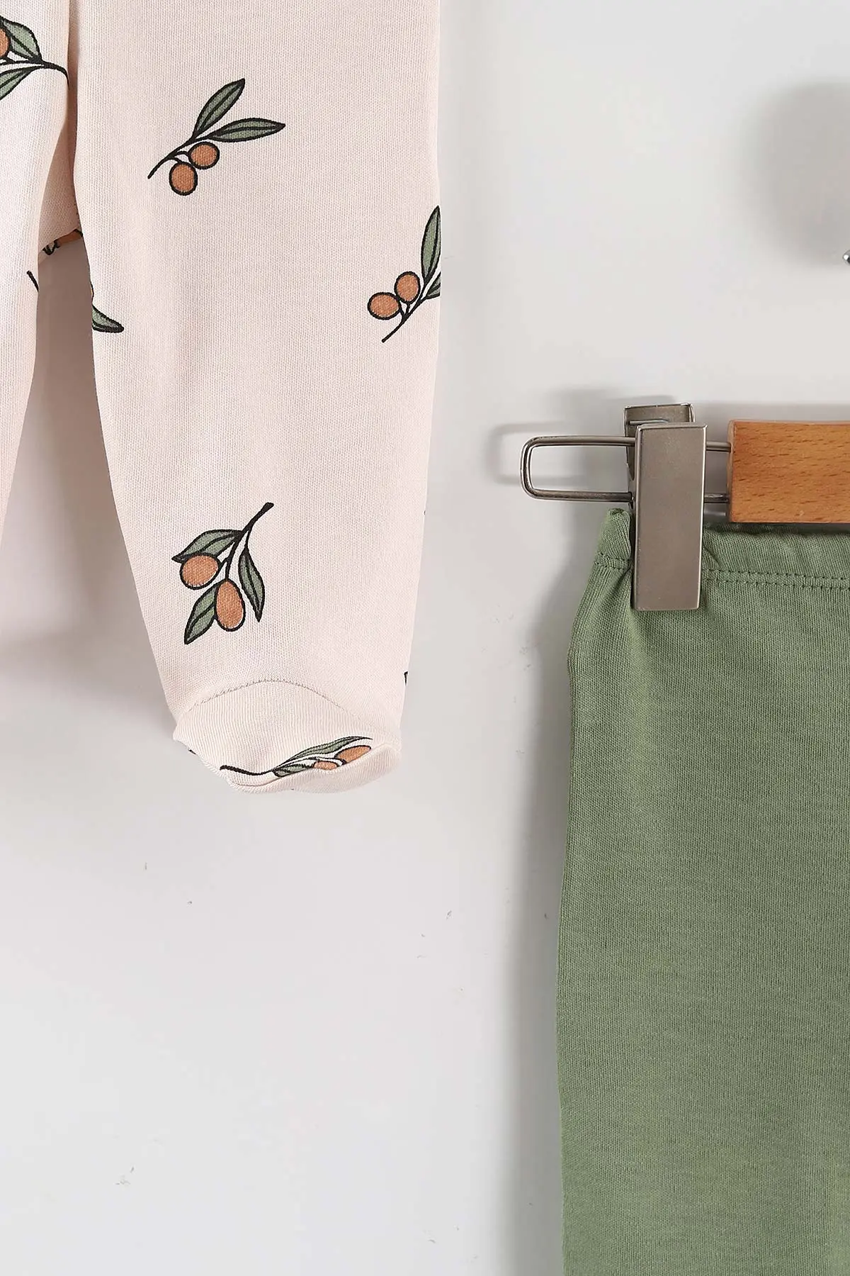 Çoklu Renk (0-6 Ay)Zeytin Desenli Patikli Kız Bebek 3'lü Pijama Alt 469252
