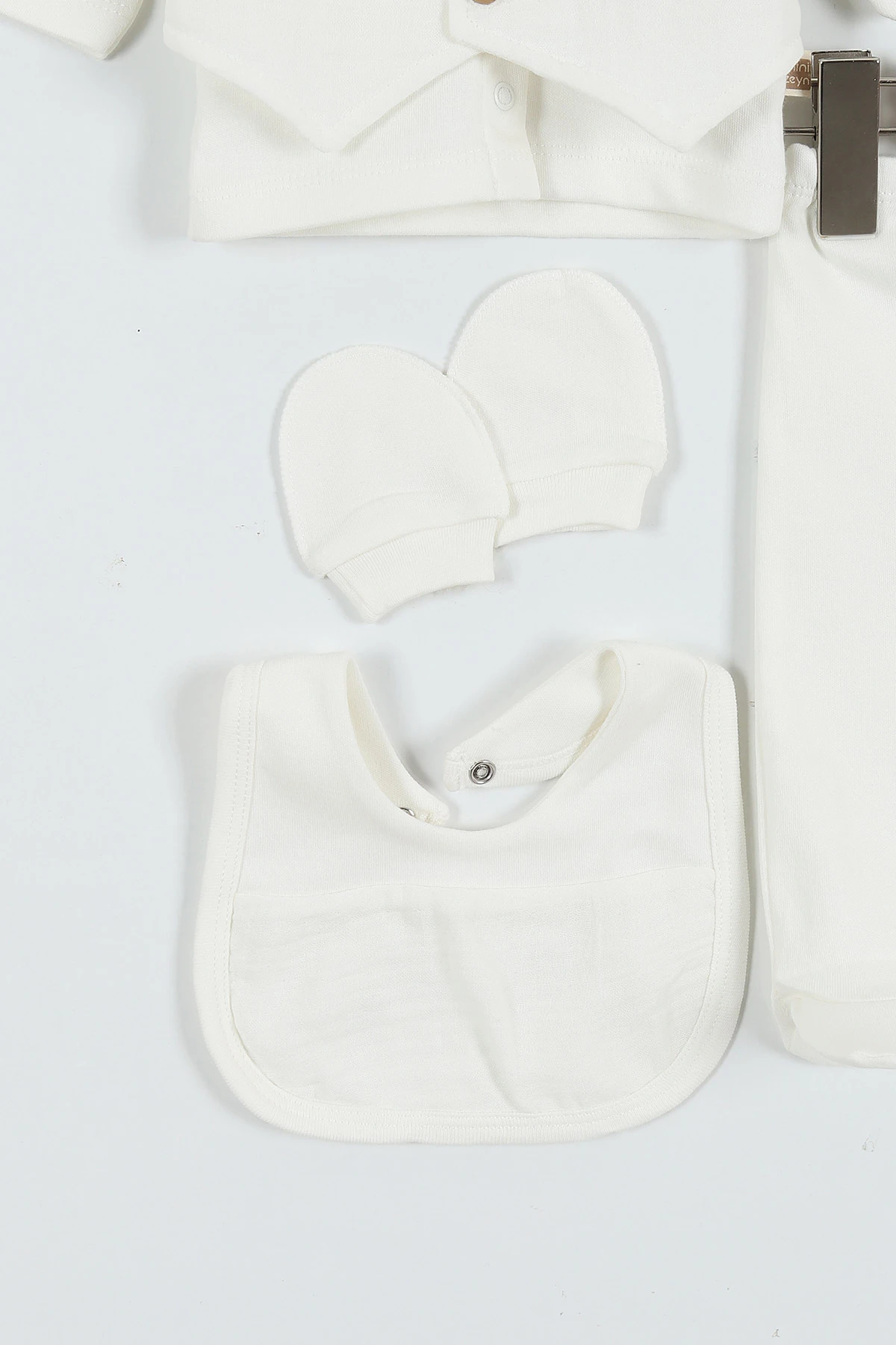 Ekru (0-3 Ay) Papyonlu Yelek Detaylı Müslin Erkek Bebe Takım 289077