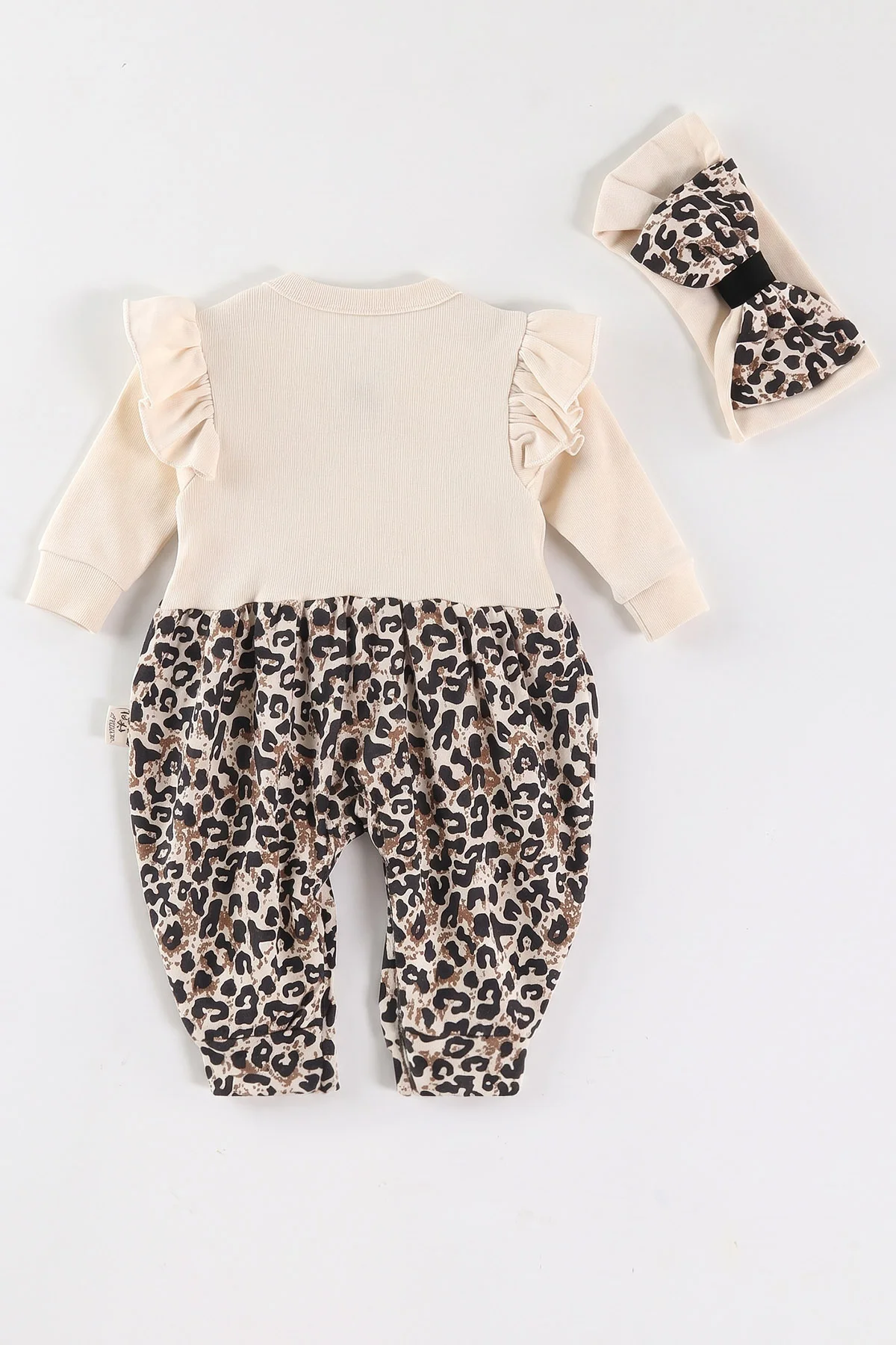 Ekru (0-9 Ay)Fiyonklu Leopar Desen Kalp Nakışlı Omuzdan Fırfırlı ve Bandanalı Kız Bebek Tulum 475999