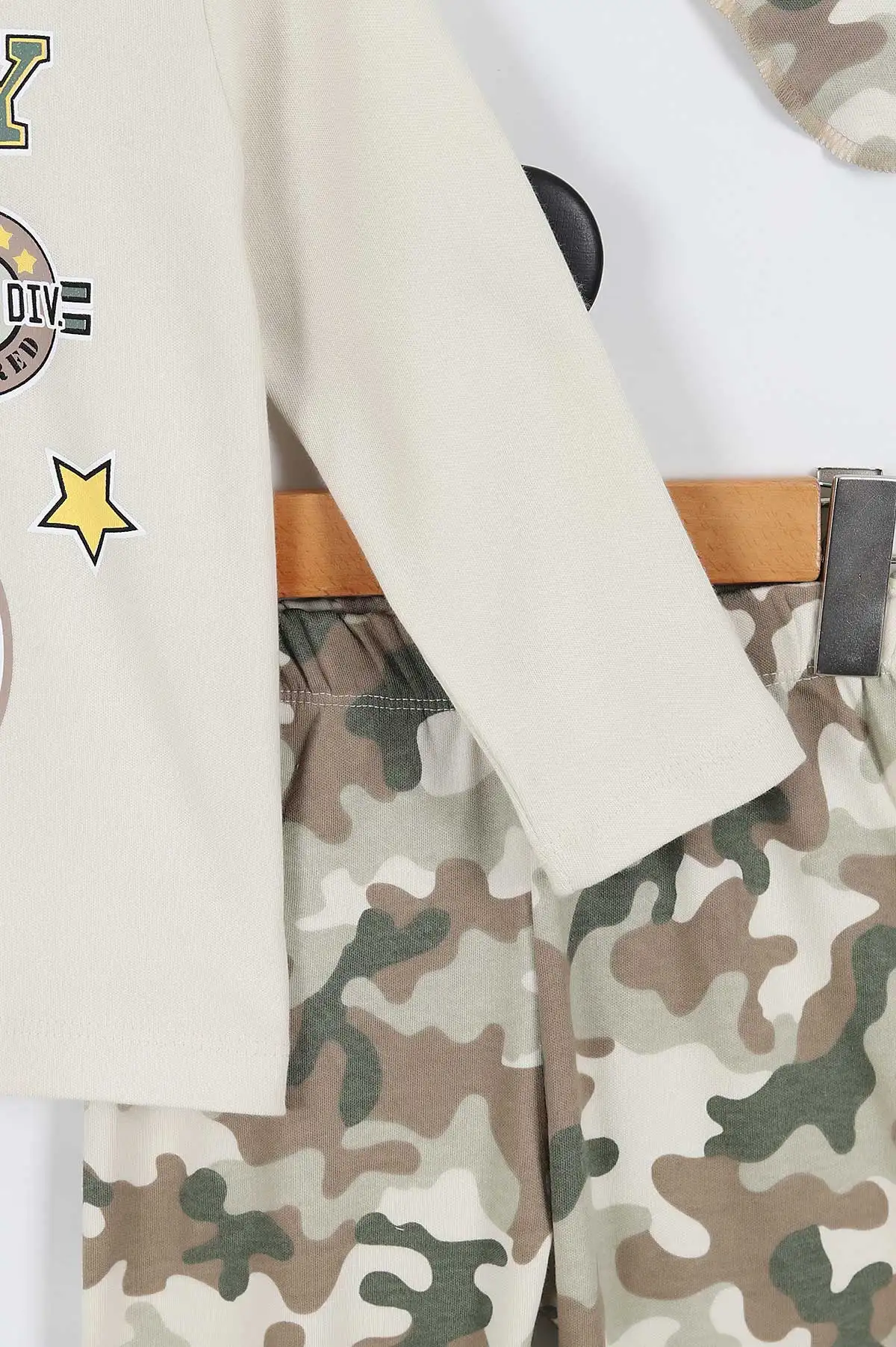 Ekru (3-6 Yaş) Kamuflaj Desenli Göz Bandı Detaylı Erkek Çocuk Pijama Takım 334657