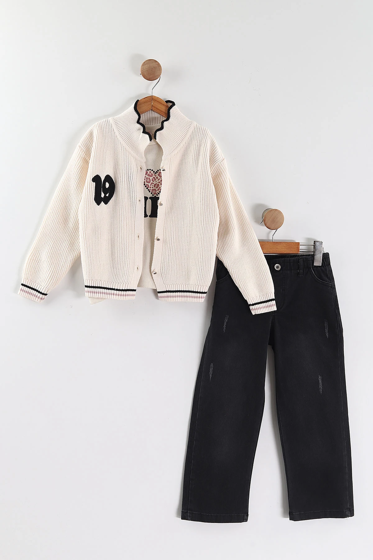 Ekru (5-9 Yaş) Kalpli Sweatli Triko Hırkalı   Kot Pantolonlu Kız Çocuk 3'lü Takım 443855