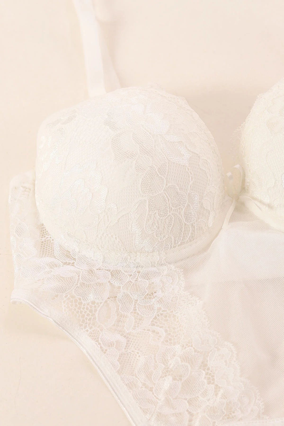 Ekru Dantel İşlemeli Destekli Bodysuit 384974