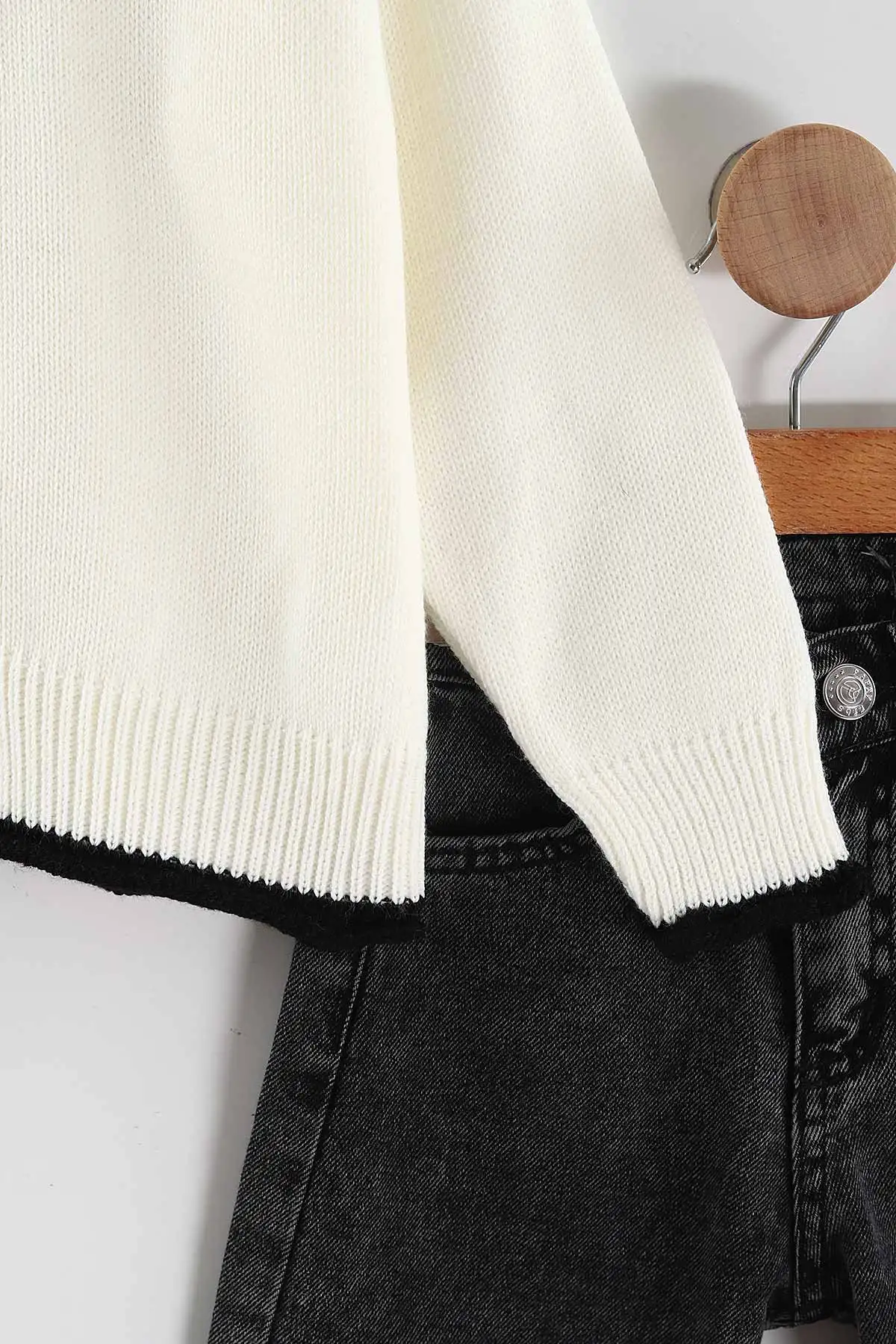 Ekru Füme(4-12 Yaş)Triko Yakalı Düğmeli Kot Pantolonlu Kız Çocuk Takım 442525
