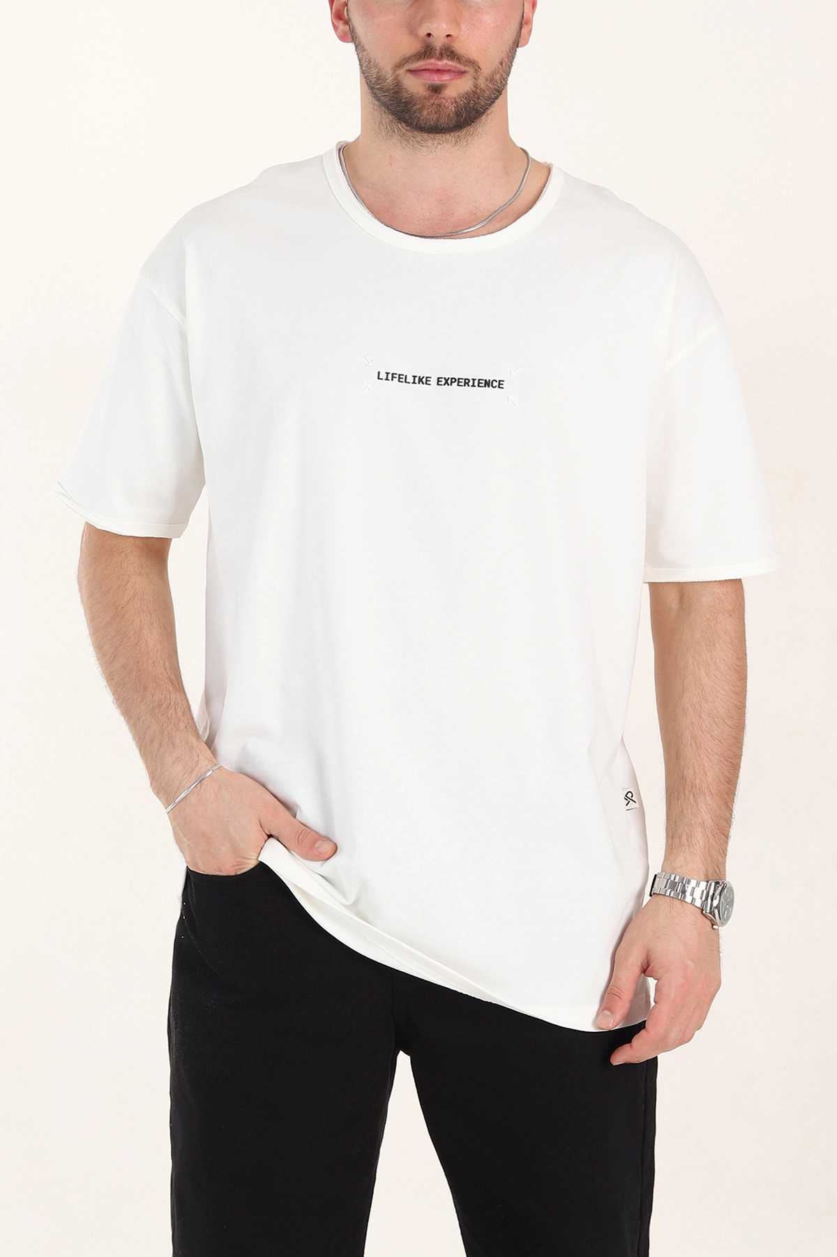 Ekru Oversize Kabartma Yazılı Yırtık Yaka Detaylı Erkek Tişört 358012