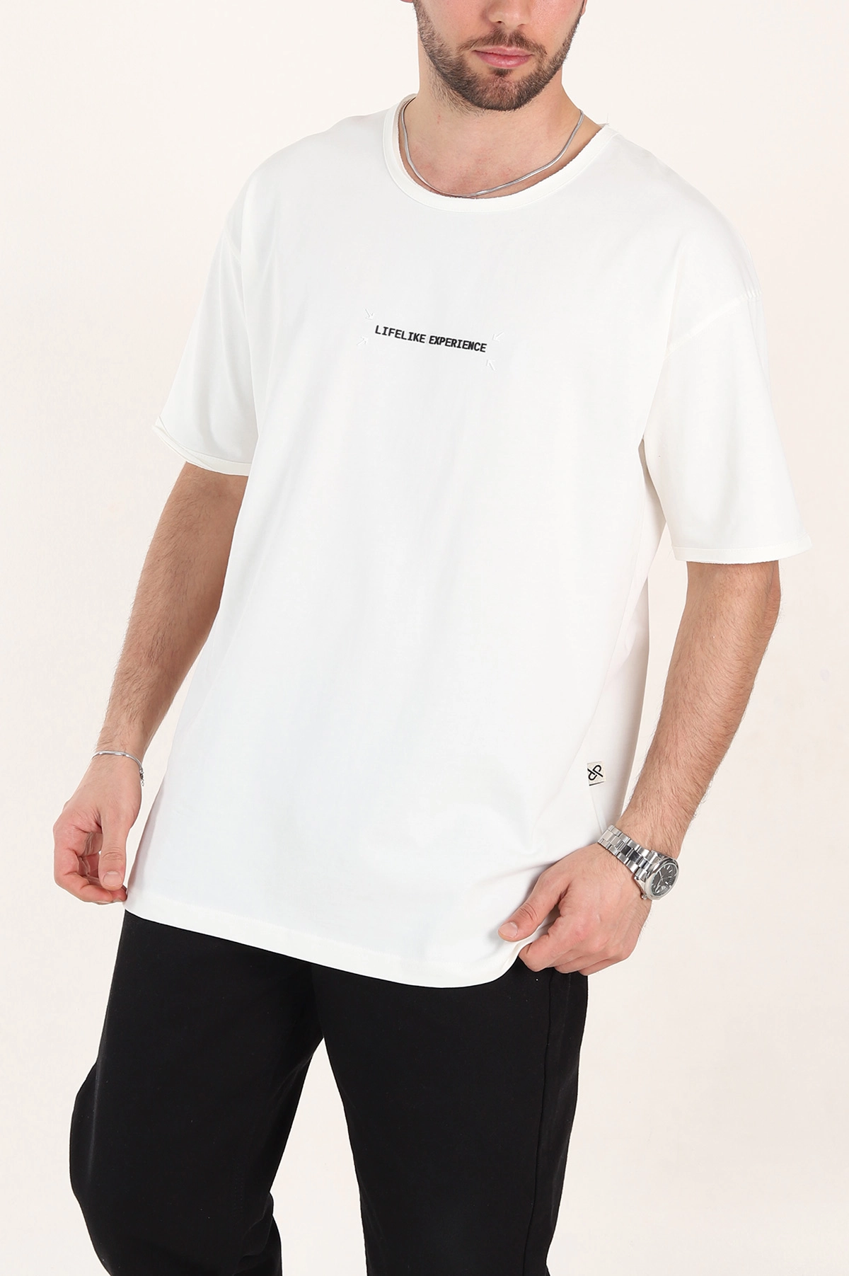 Ekru Oversize Kabartma Yazılı Yırtık Yaka Detaylı Erkek Tişört 358012