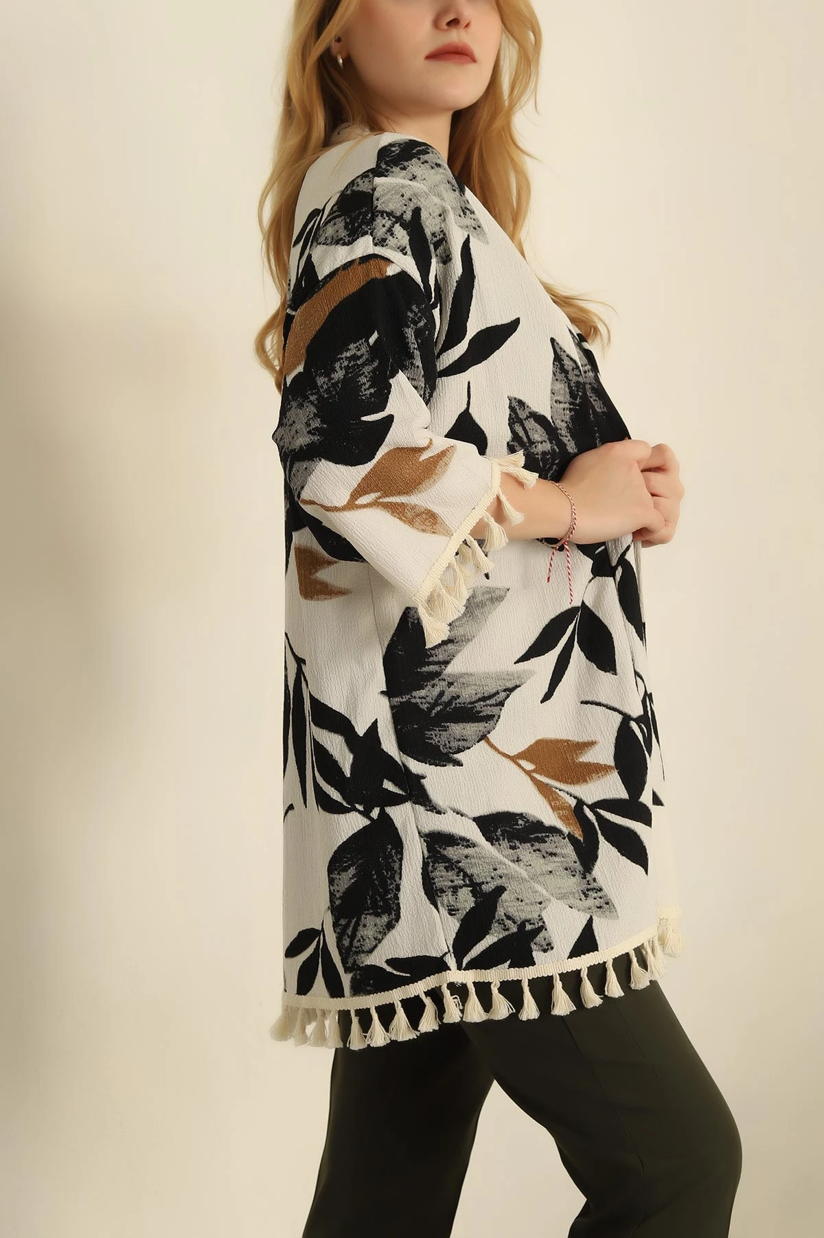 Ekru Püsküllü Okyanus kumaş Kimono 251981