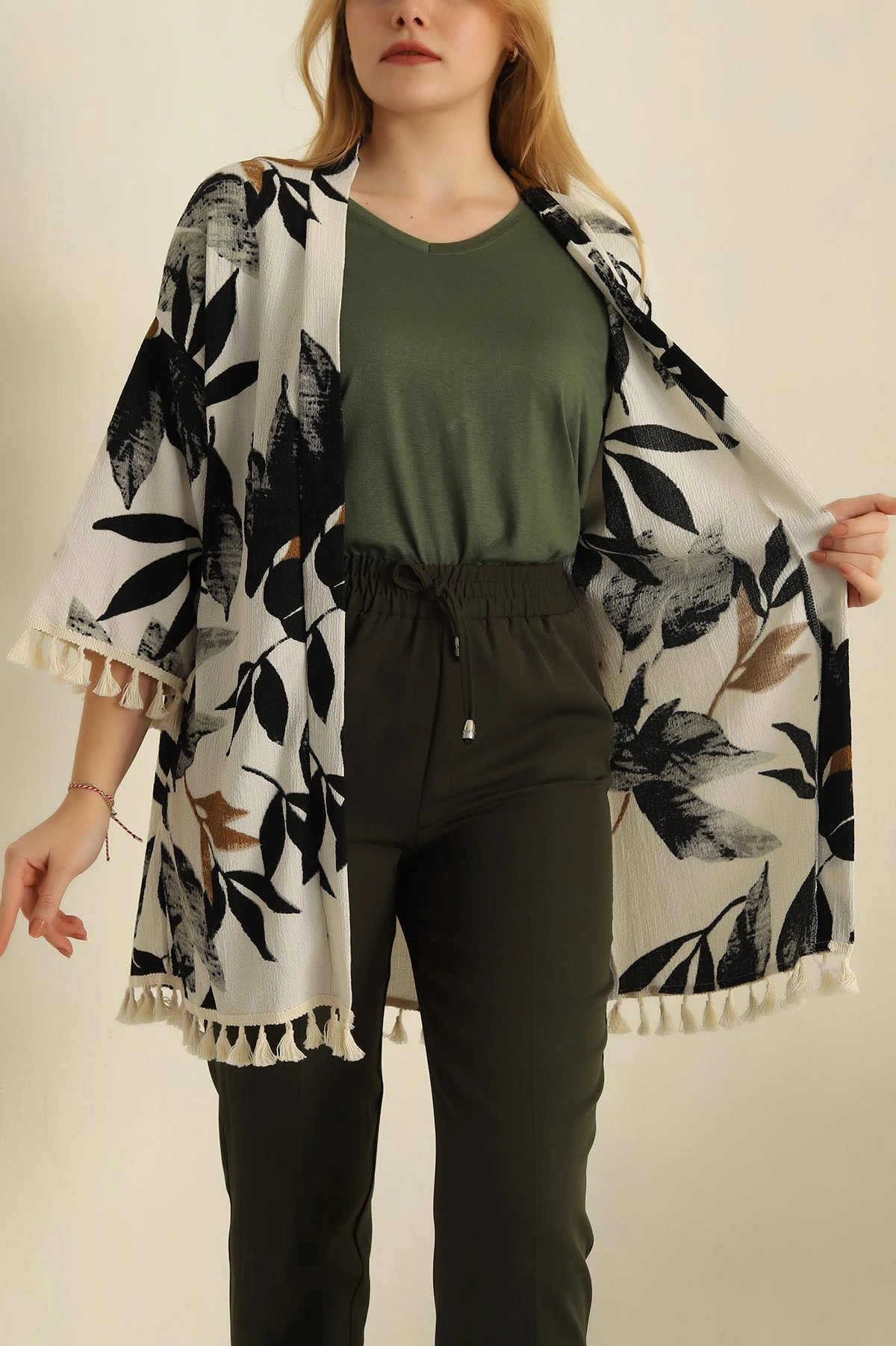 Ekru Püsküllü Okyanus kumaş Kimono 251981