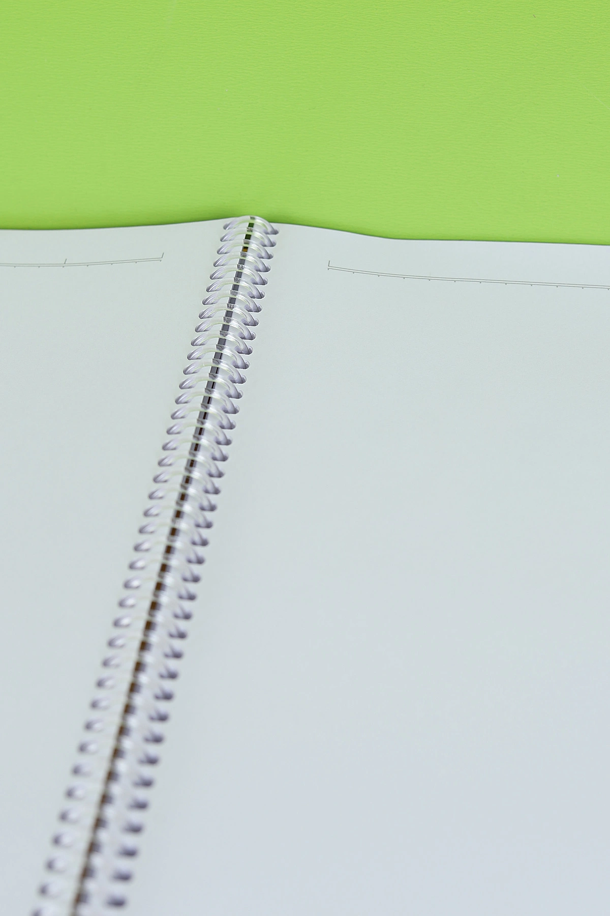Faber-Castell Classic Renkler 120YP. Çizgisiz Spiralli PP Kapak Defter 295851