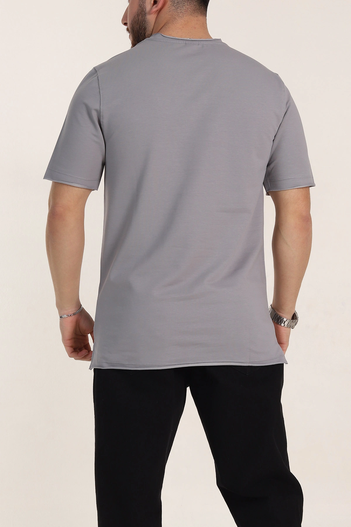 Füme Relaxed Fit İki İp Yırtık Yaka Detaylı Basic Erkek Tişört 347589