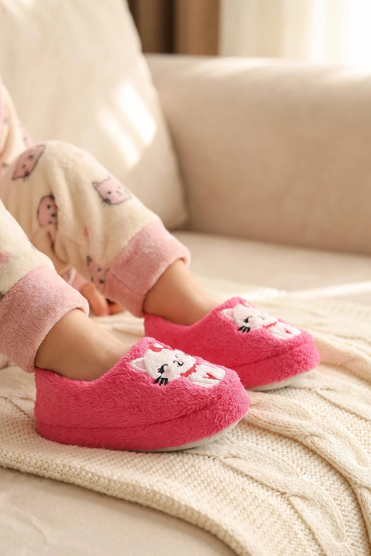Fuşya ( 21 - 24 ) Peluş Figürlü Kız Bebek Panduf 500318