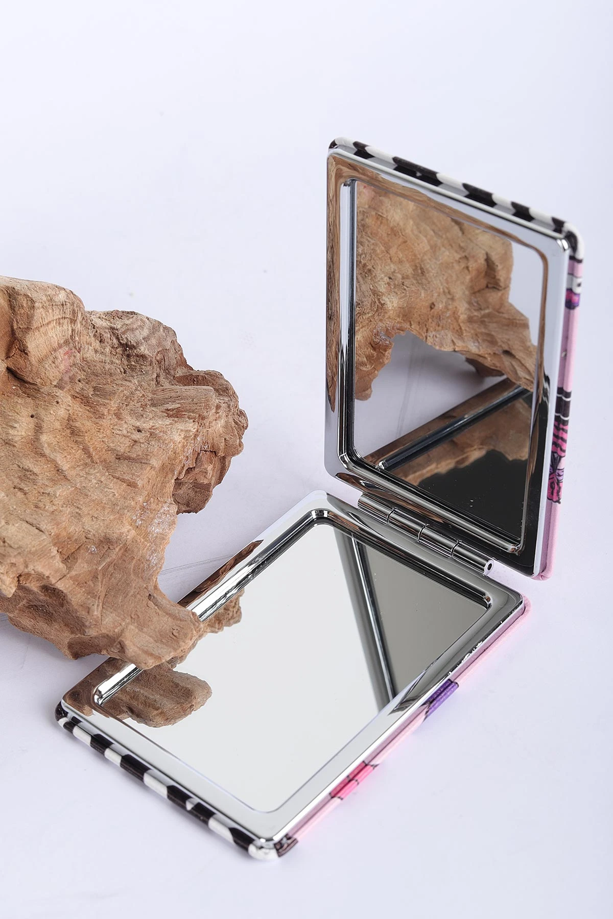 Fuşya 8.5x6 Cm Kuromi Karakterli Simli Sulu Cep Çanta Aynası 317195