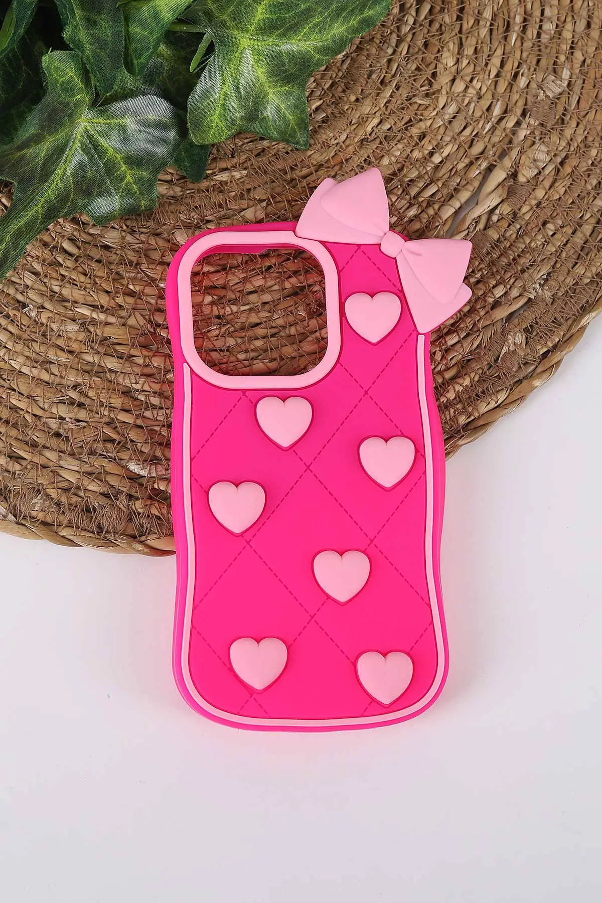 Fuşya TeknoCase İPhone 15 Pro Uyumlu Terra Case Serisi Premium Kabartmalı Soft Silikon Telefon Kılıfı 430303
