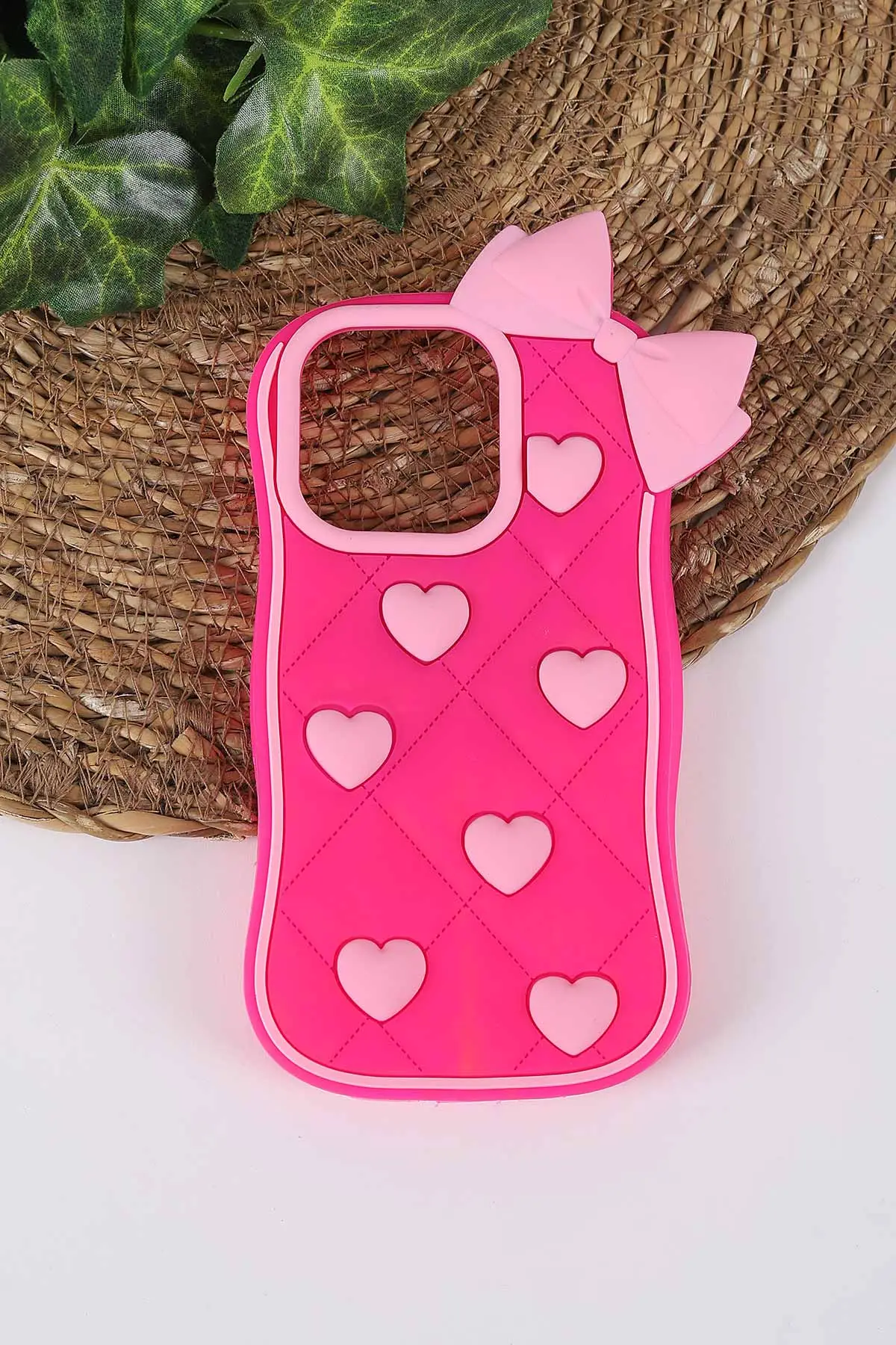 Fuşya TeknoCase İPhone 16 Pro Uyumlu Terra Case Serisi Premium Kabartmalı Soft Silikon Telefon Kılıfı 430320