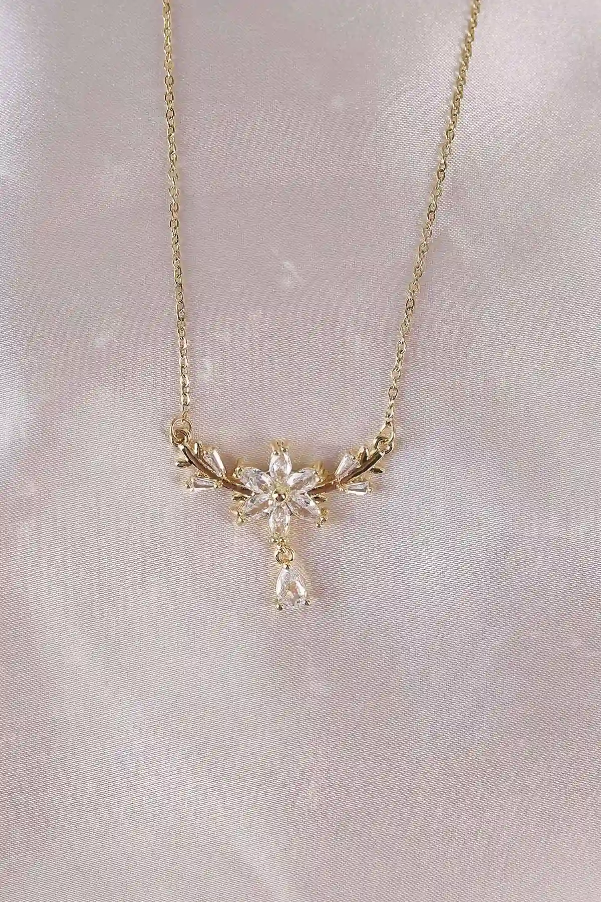 Gold Çiçek Model Taşlı Şık Kolye 498422