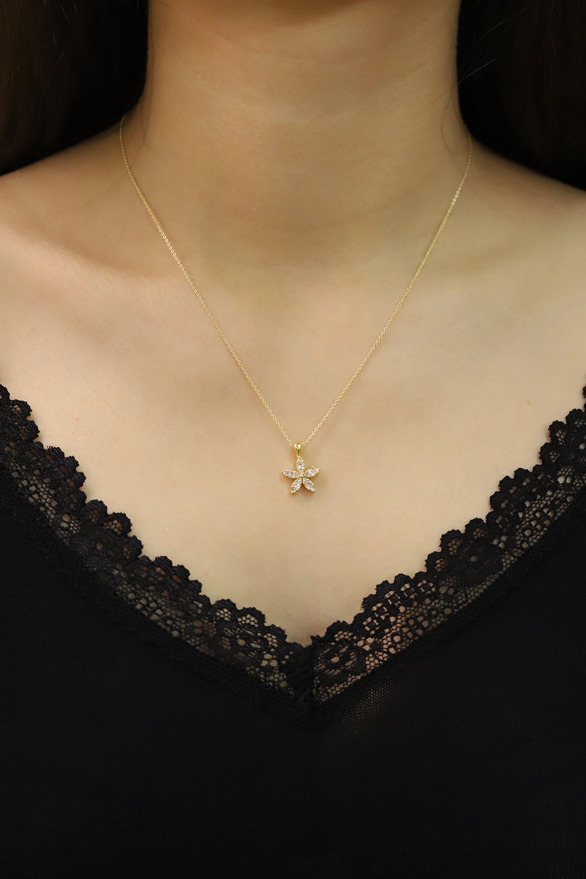 Gold Çiçek Model Zirkon Taşlı   Şık Kolye 430236
