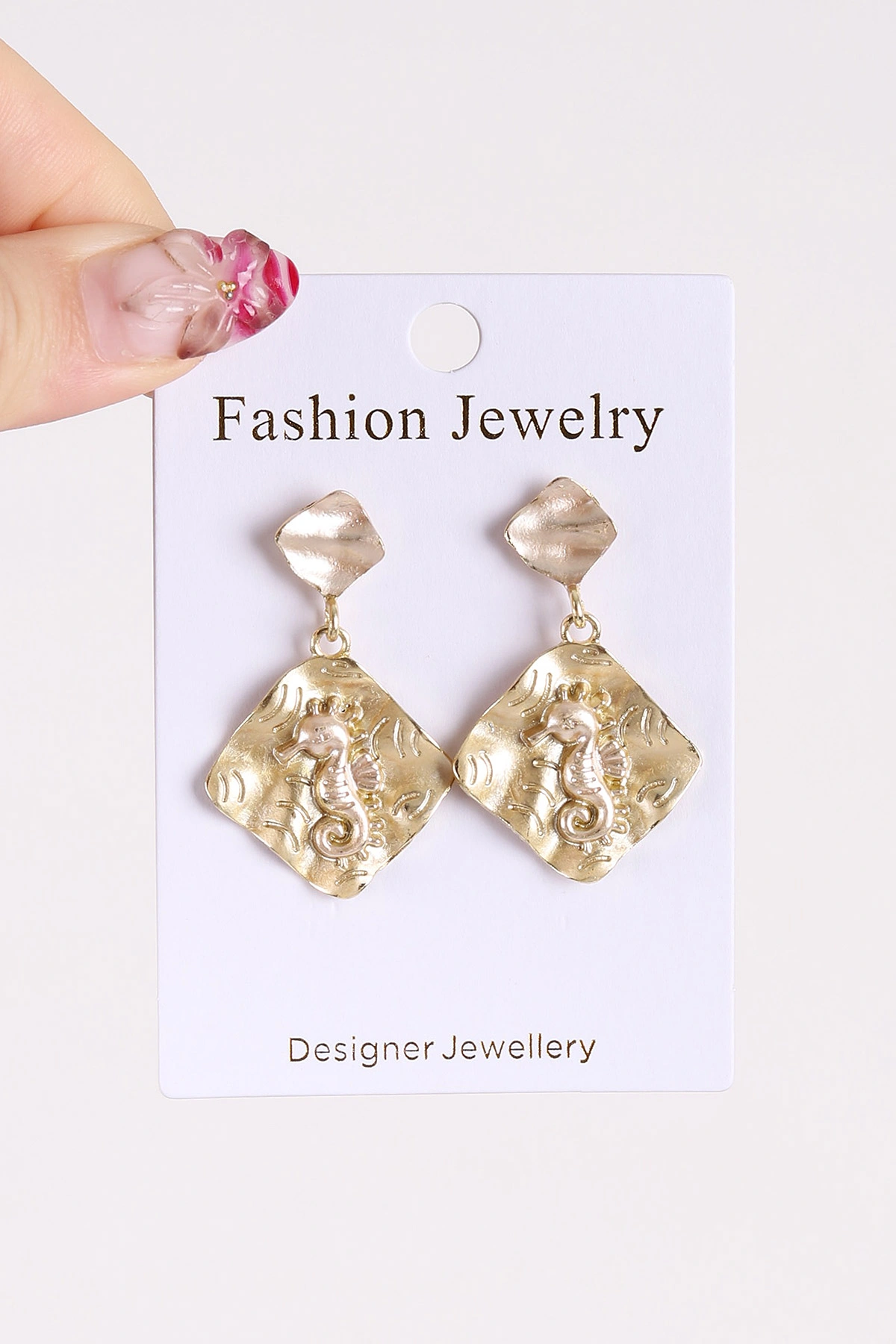 Gold Figürlü Küpe 474791