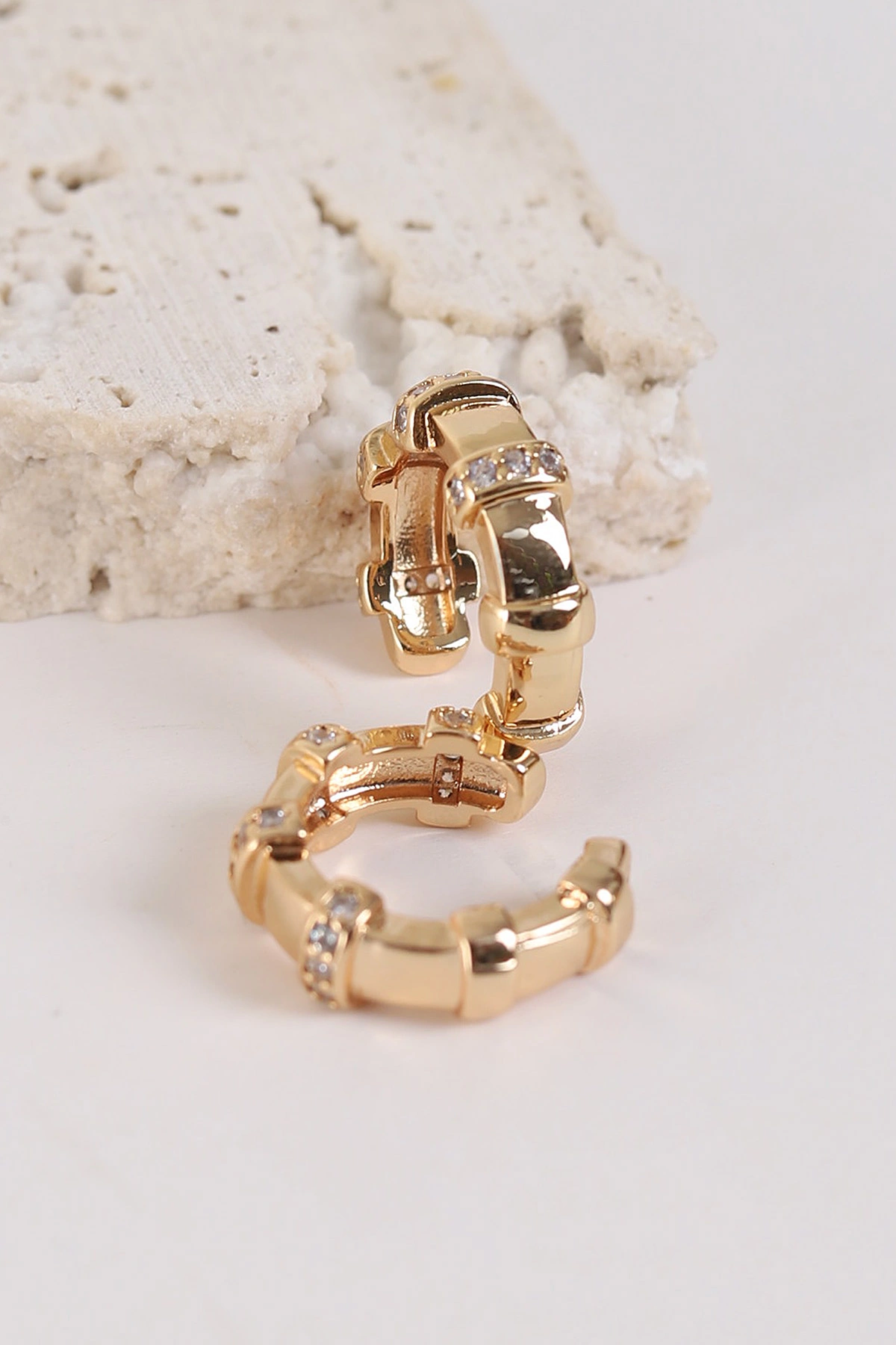 Gold Halka Zirkon Taşlı Kıkırdak Küpe 273689