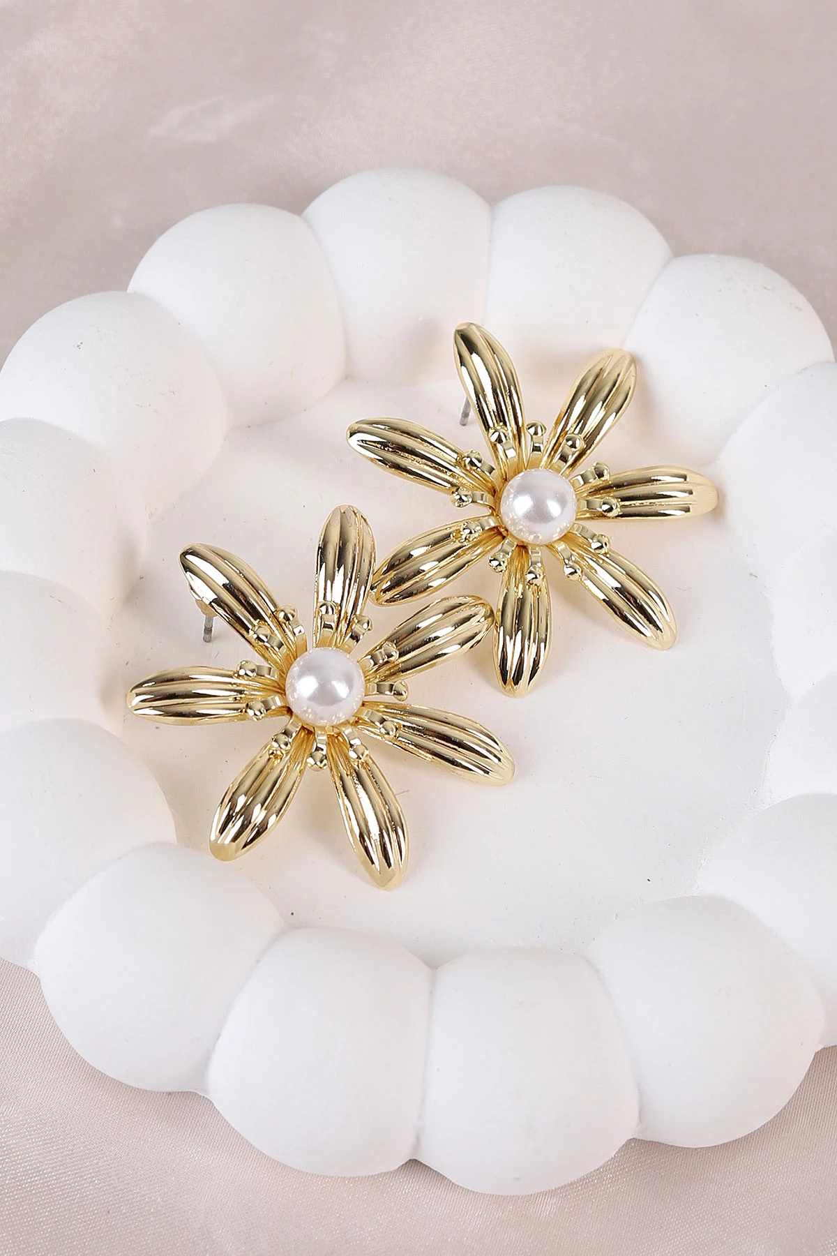 Gold İncili Çiçek Küpe 486490