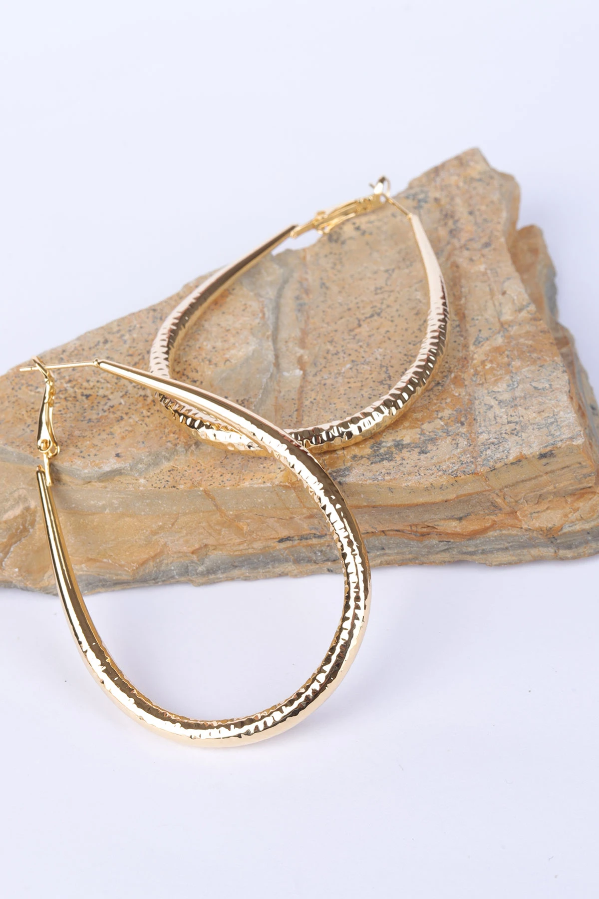 Gold İşlemeli Damla Model  Büyük Boy Halka Küpe 330893