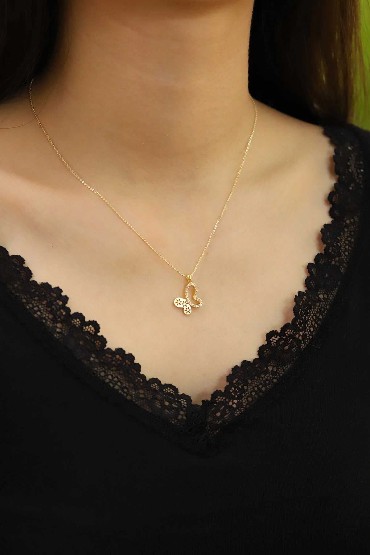 Gold Kanadı Zirkon Taşlı Kelebek Model Şık Kolye 430235