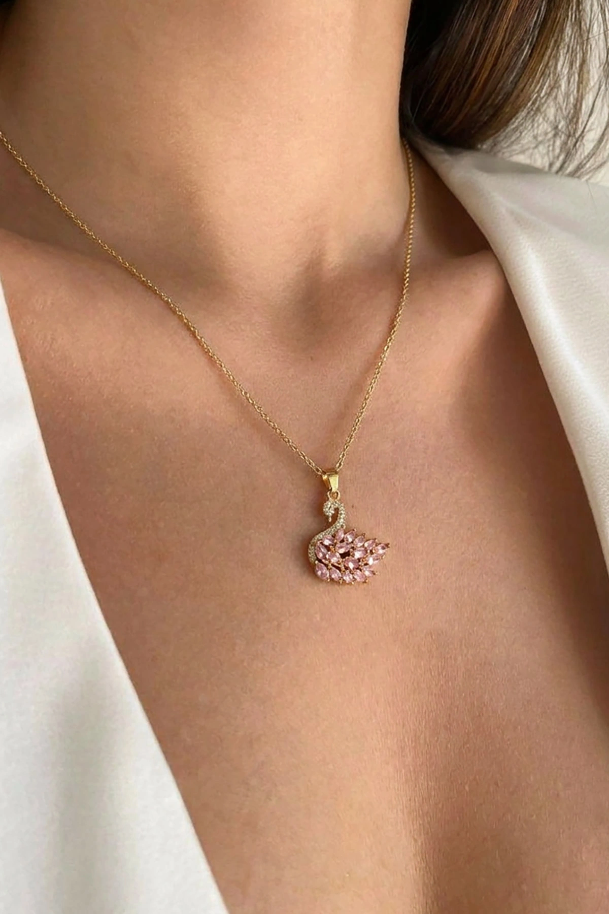 Gold Kuğu Figürlü Pembe Taşlı Çelik Kolye 463937