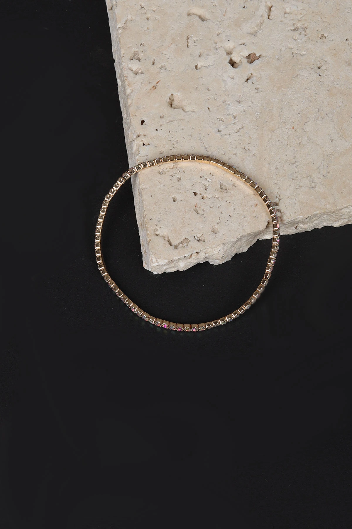 Gold Renkli Su Yolu Taşlı Lastikli Bileklik 308375