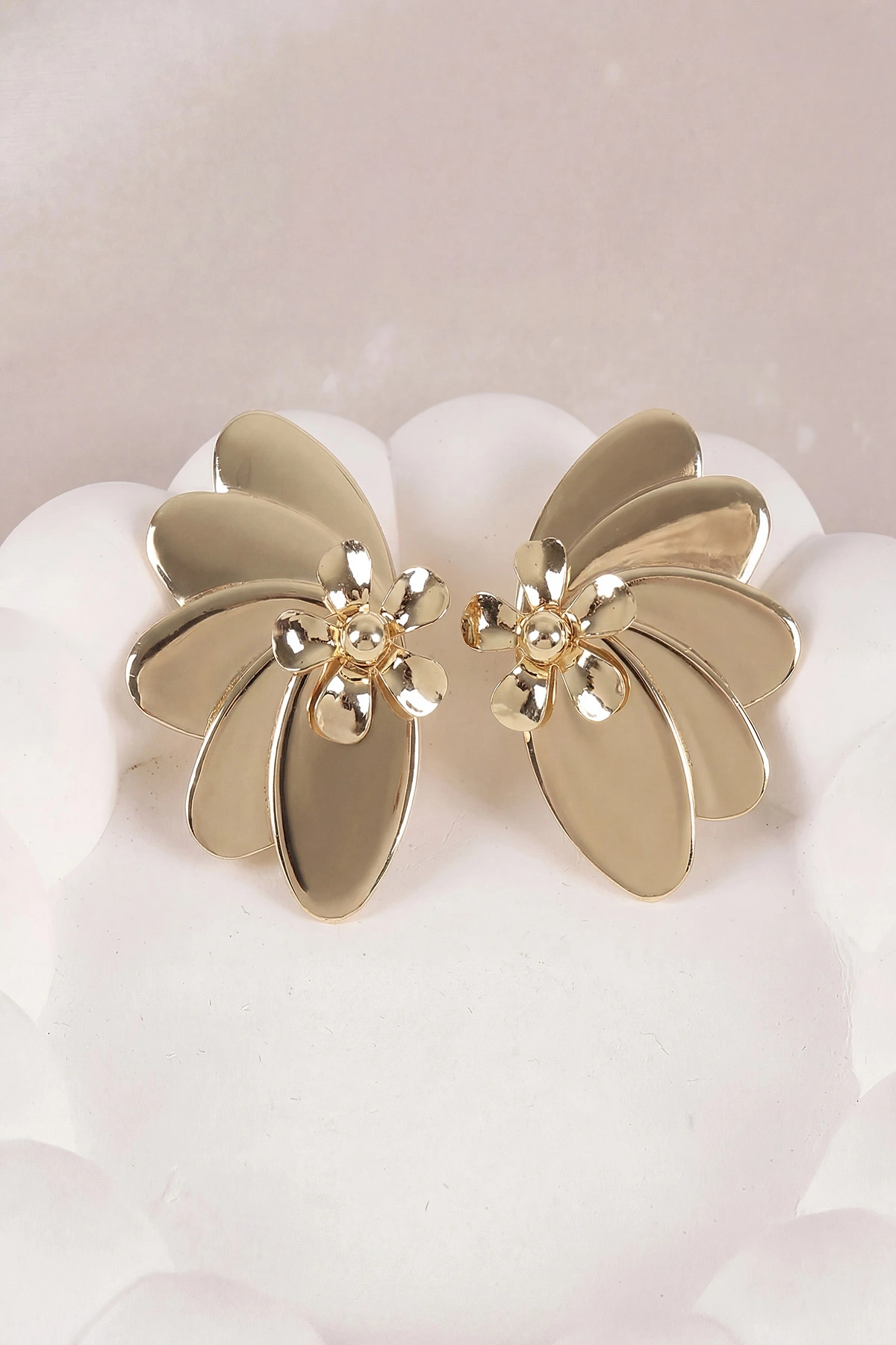 Gold Yapraklı Çivi Küpe 450848