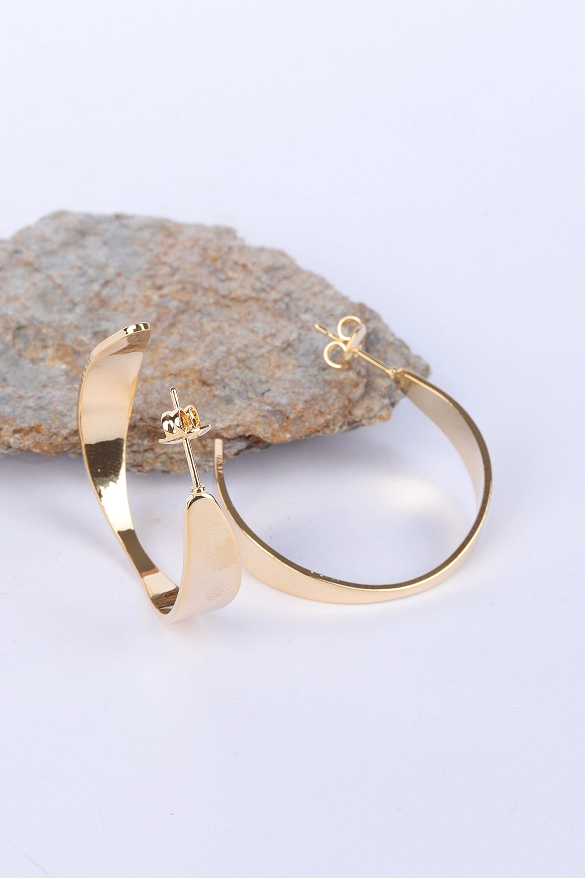 Gold Yarım Ay Model Küpe 330901