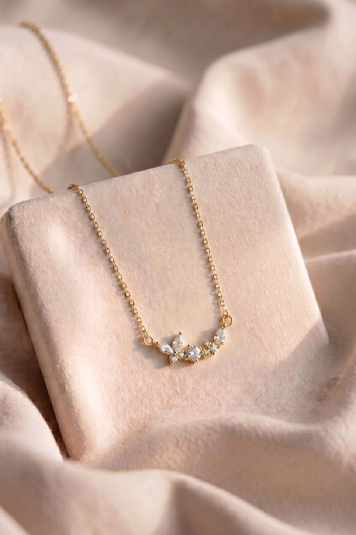 Gold Zirkon Taşlı Çelik Şık Kolye 459161