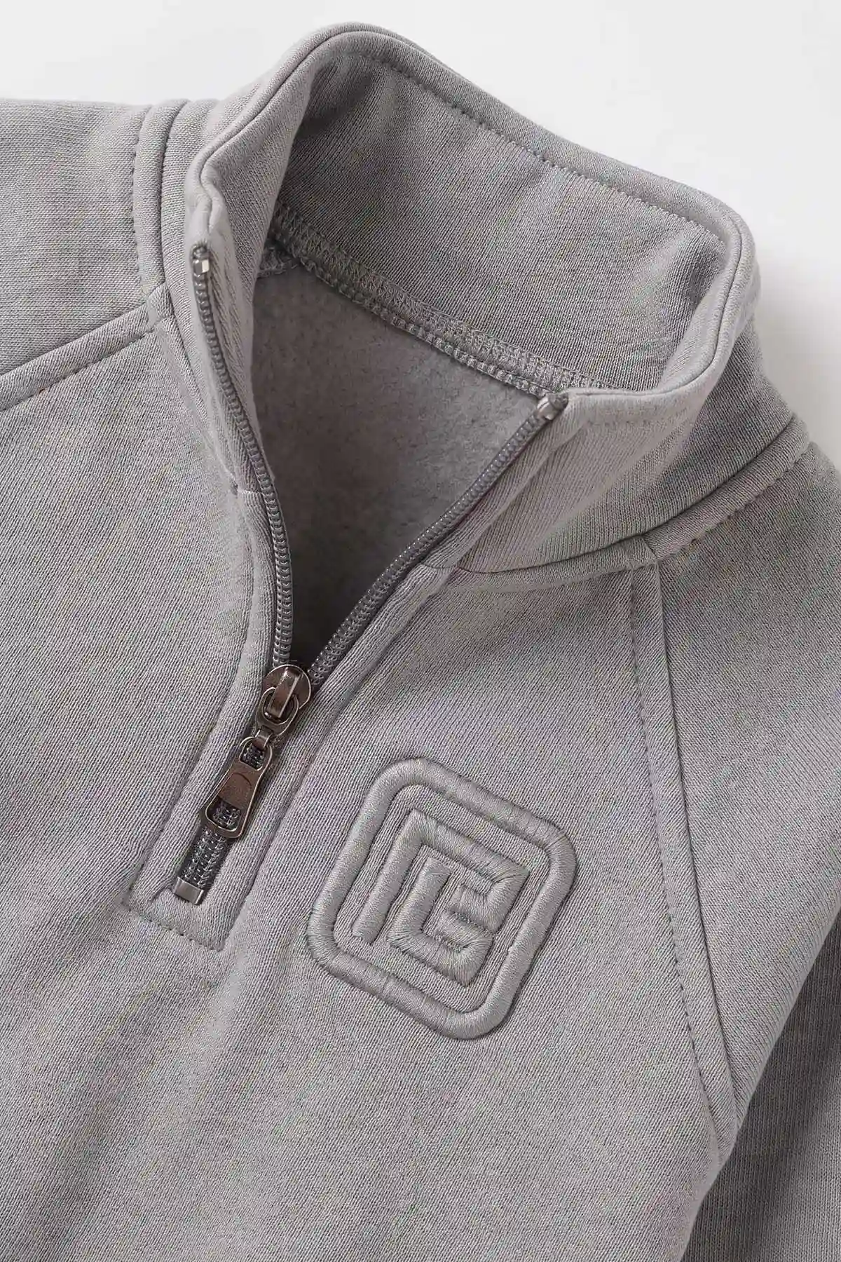 Gri (1-5 Yaş) Yakadan Fermuarlı Nakışlı  3 İp Şardonlu Erkek Çocuk Kışlık Takım 487801
