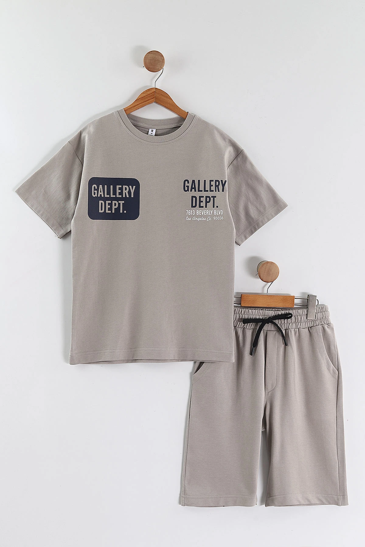 Gri (10-14 Yaş)Gallerye  Baskılı  Tişört ve Şortlu Penye Erkek Çocuk 2'li Takım 457186