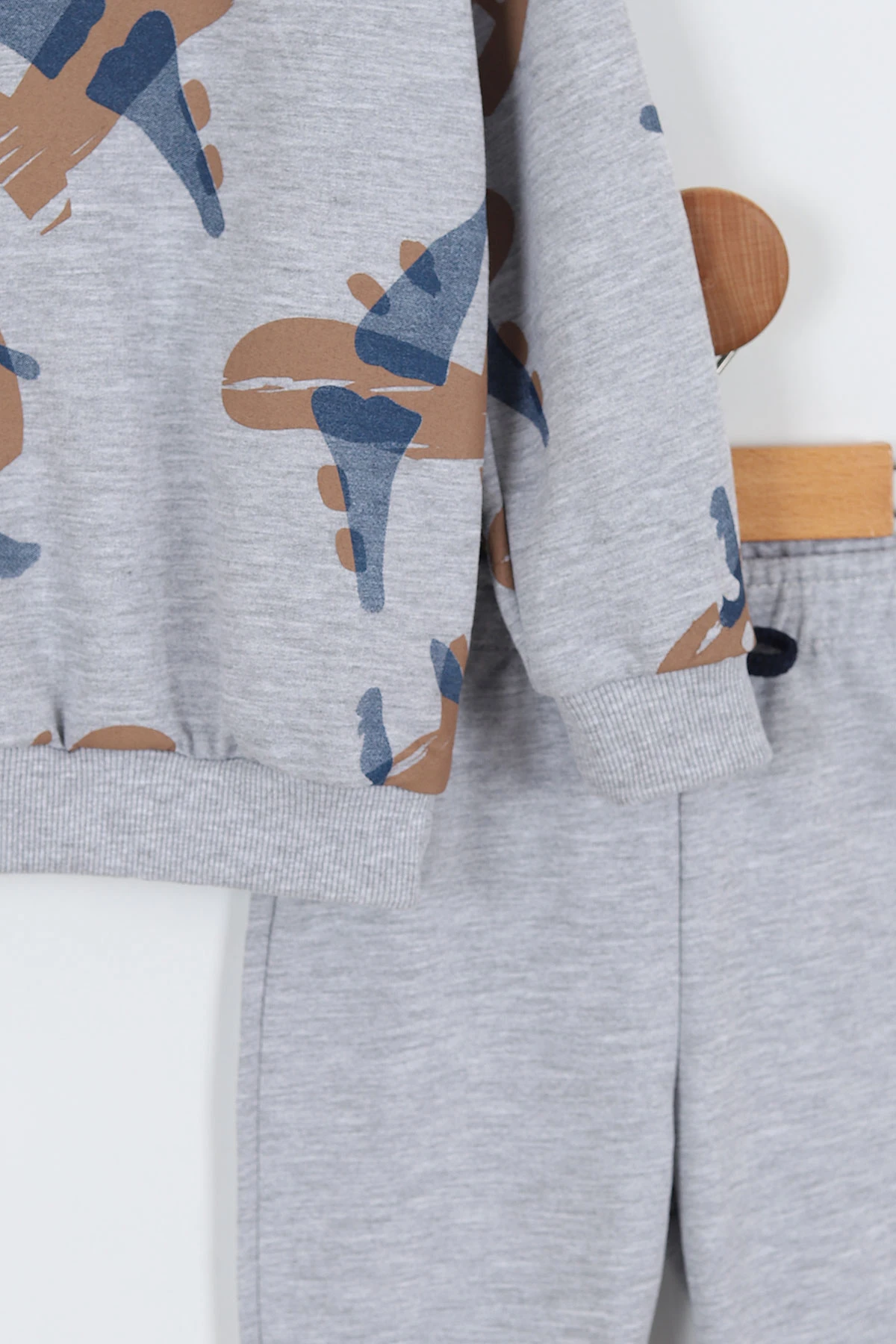 Gri (2-5 Yaş) Kapüşonlu Uçak Baskılı Erkek Çocuk Takım 337004