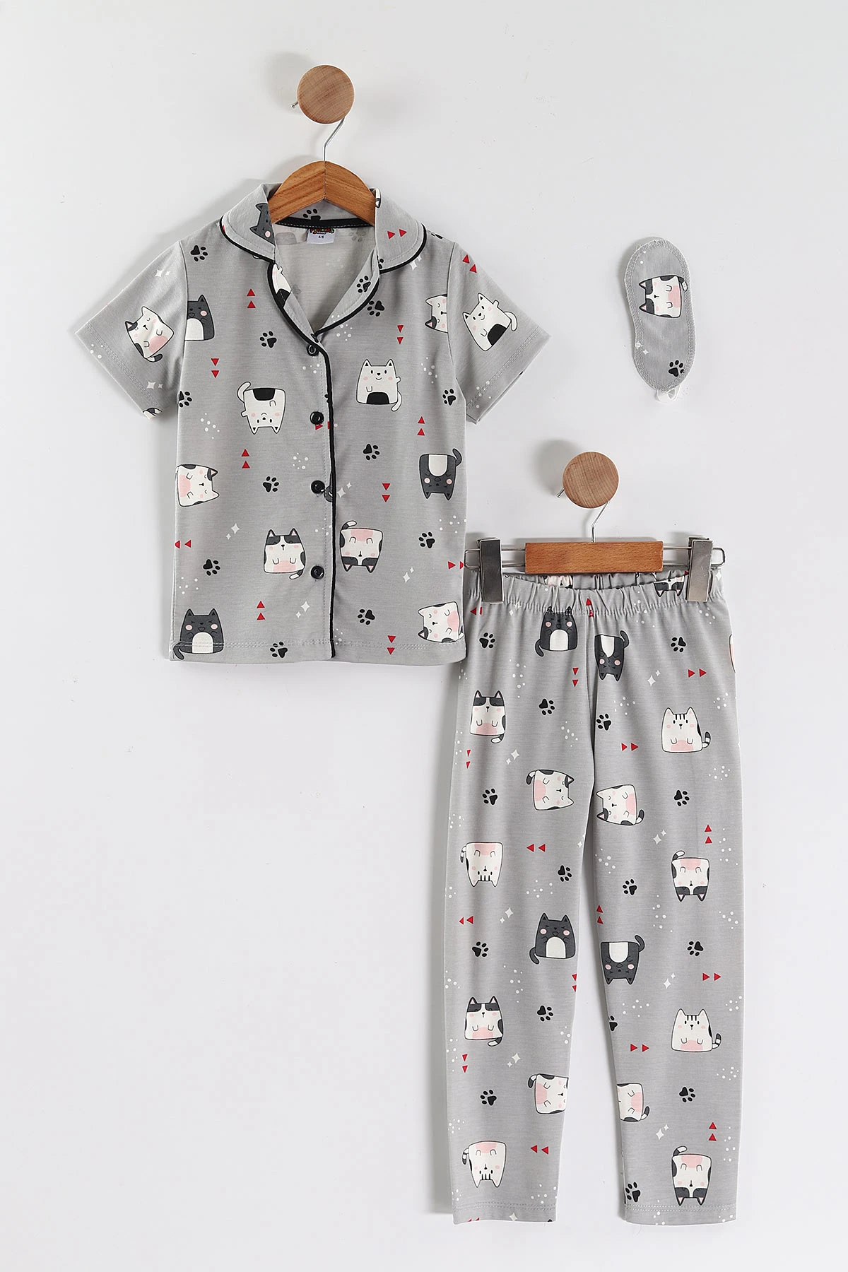 Gri (4-12 Yaş) Baskılı Kısa Kol Ön Düğmeli Göz Bandı Detaylı Kız Çocuk Pijama Takım 453255