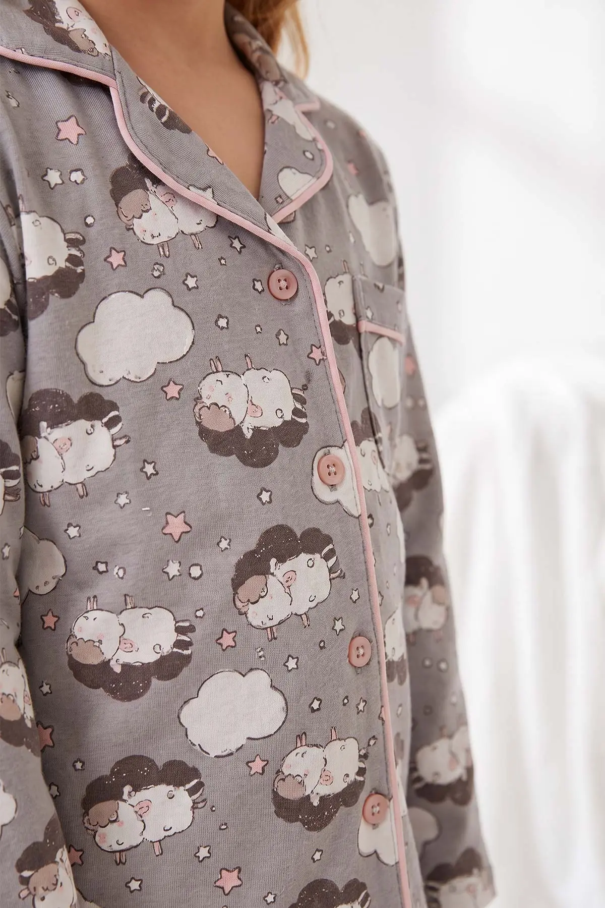 Gri (4-12 Yaş) Desenli   Uzun Kol  Ön Düğmeli Göz Bandı Detaylı Kız Çocuk Pijama Takım 473653
