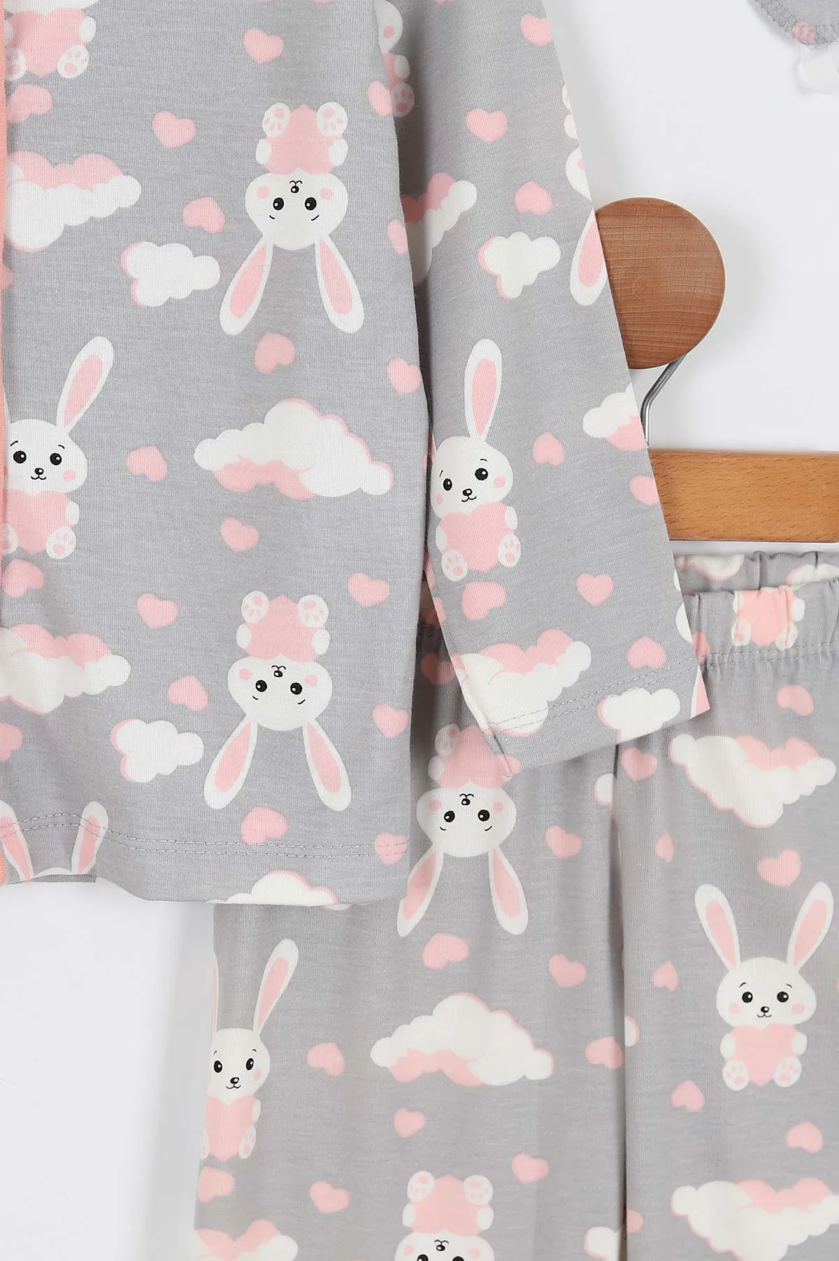 Gri (4-12 Yaş) Tavşan Baskılı Ön Düğmeli Göz Bandı Detaylı Kız Çocuk Pijama Takım 337920