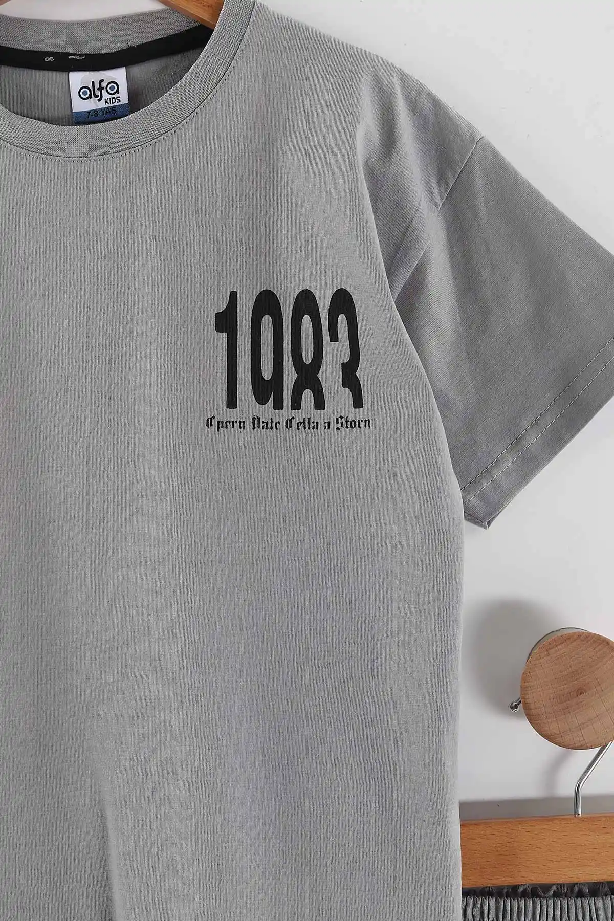 Gri (7-14 Yaş) 1983  Baskılı   Şortlu Süprem Erkek Çocuk Yazlık Takım 446306