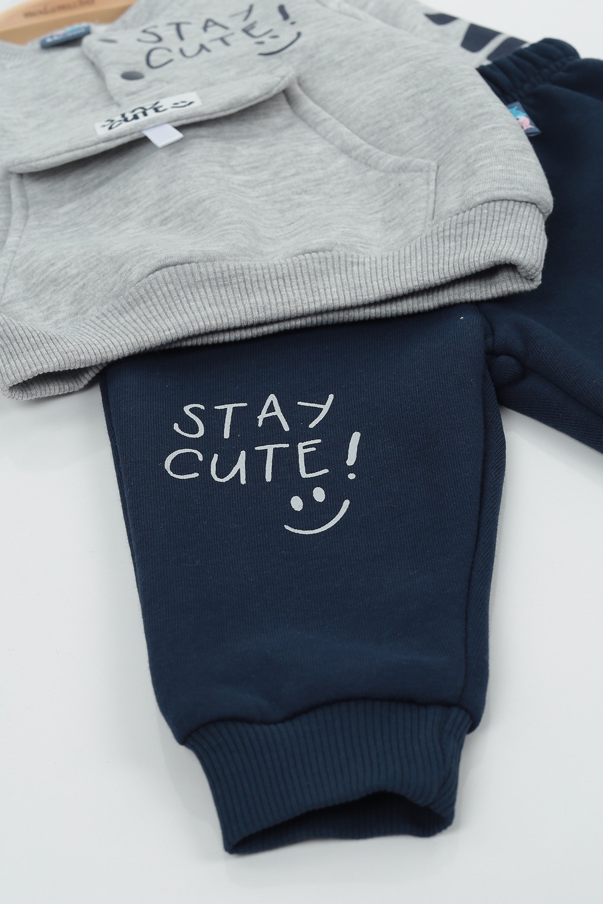Gri (9-24 Ay) Stay Cute Baskılı Kapak Cepli Üç İp Şardonlu Erkek Çocuk Takım 136800