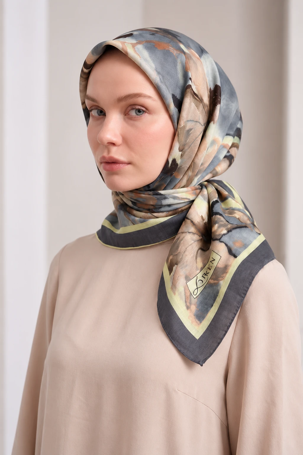 Gri 90x90 Cm Dijital Baskılı Liliana Desen Soft Eşarp 498486