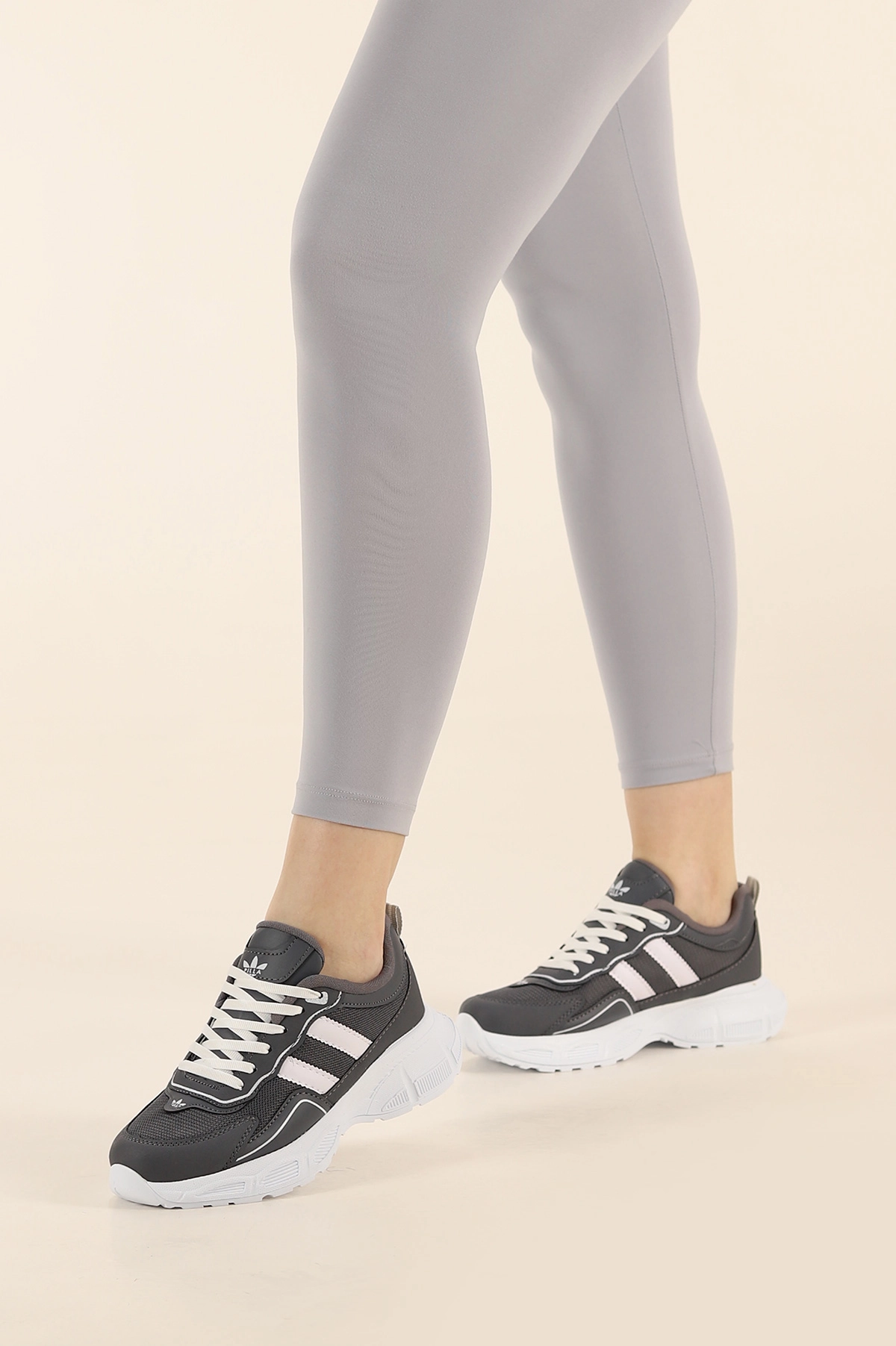 Gri Beyaz Bağcıklı Fileli Yüksek Taban Kadın Spor Ayakkabı 337549