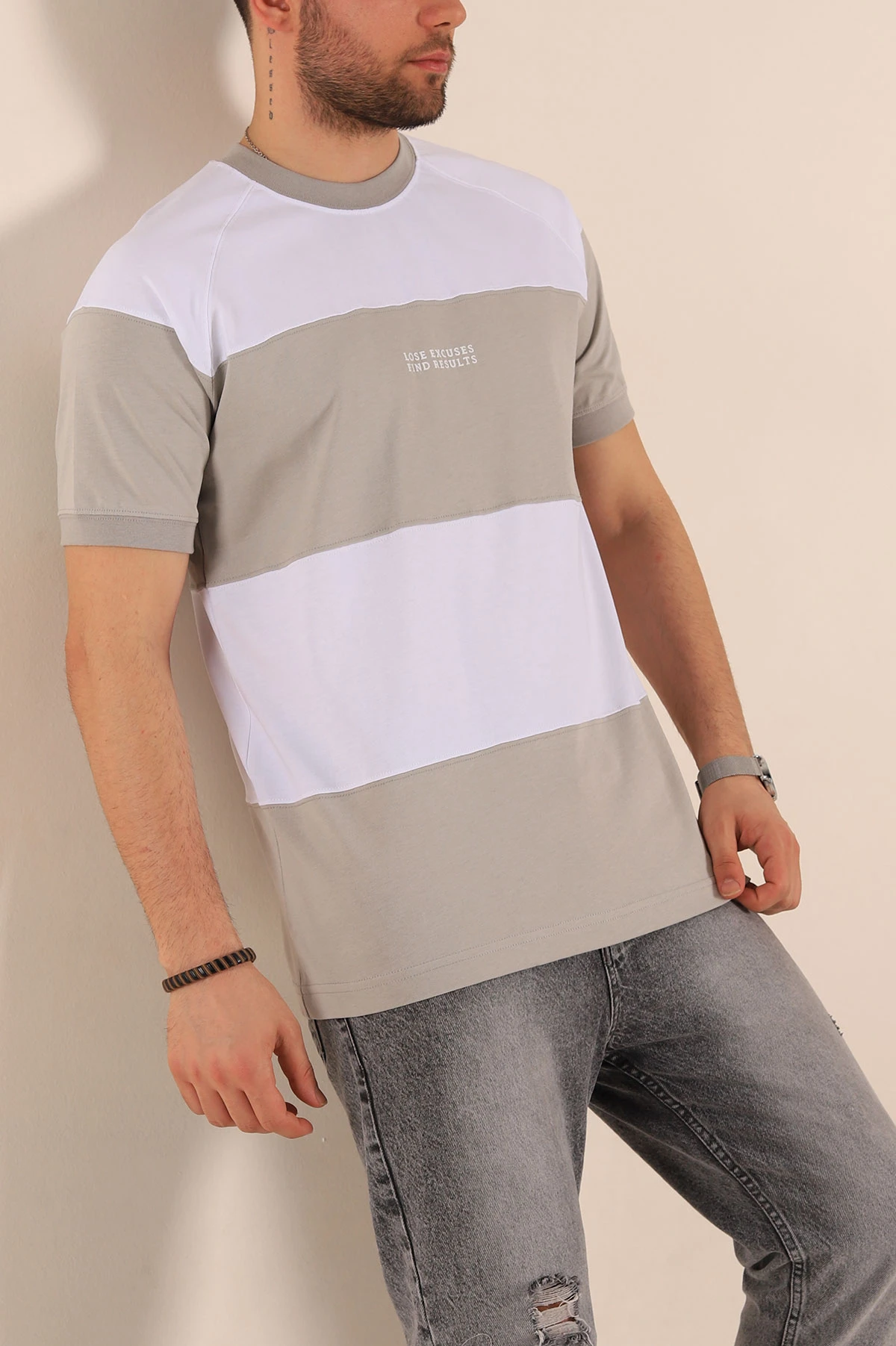 Gri Beyaz Regular Fit Yazı Detay Reglan Kol Erkek Tişört 262735