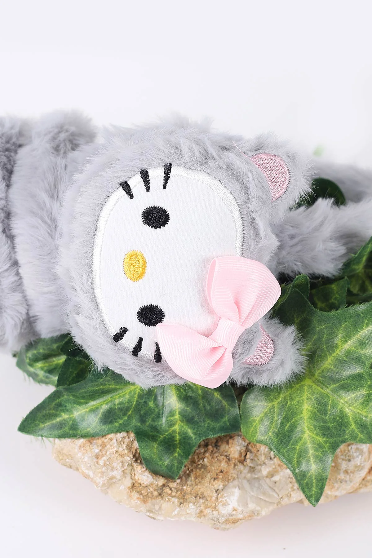 Gri Fiyonklu Kedicik Nakışlı Peluş Çocuk Kulaklık 410849