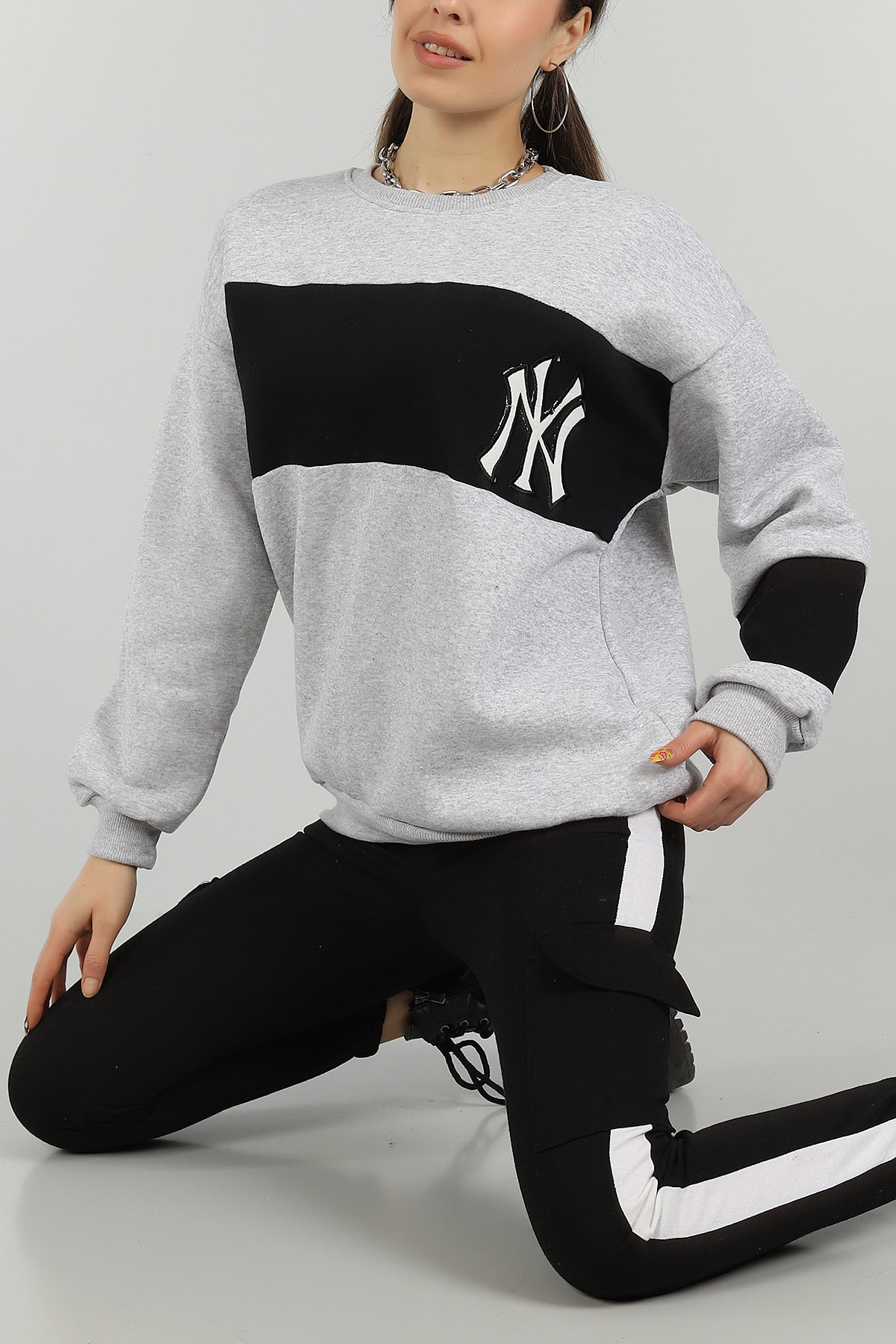 Gri Nakışlı İçi Şardonlu Bayan Sweat 146291