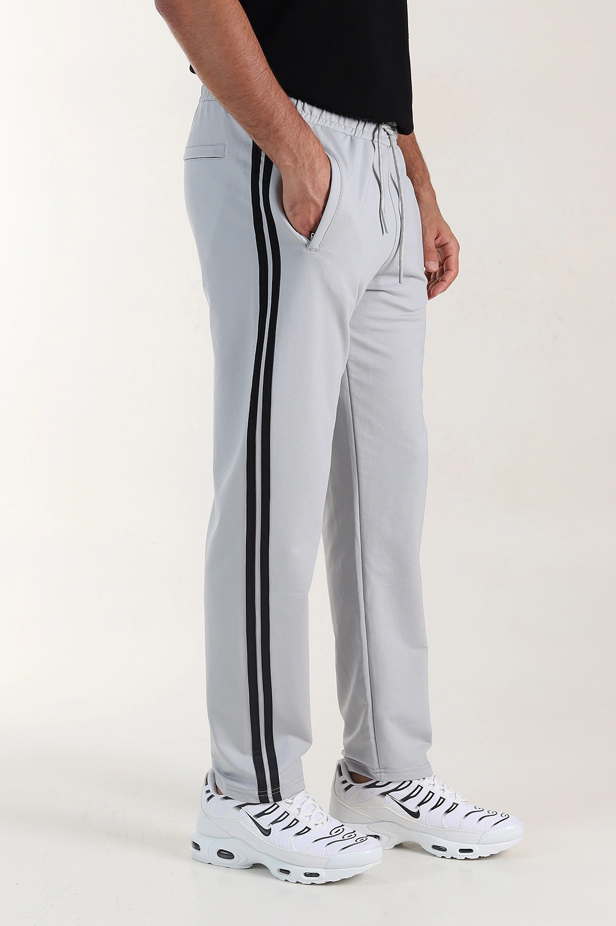 Gri Regular Fit Şerit Detaylı Fermuarlı Cepli Erkek Eşofman Altı 402382