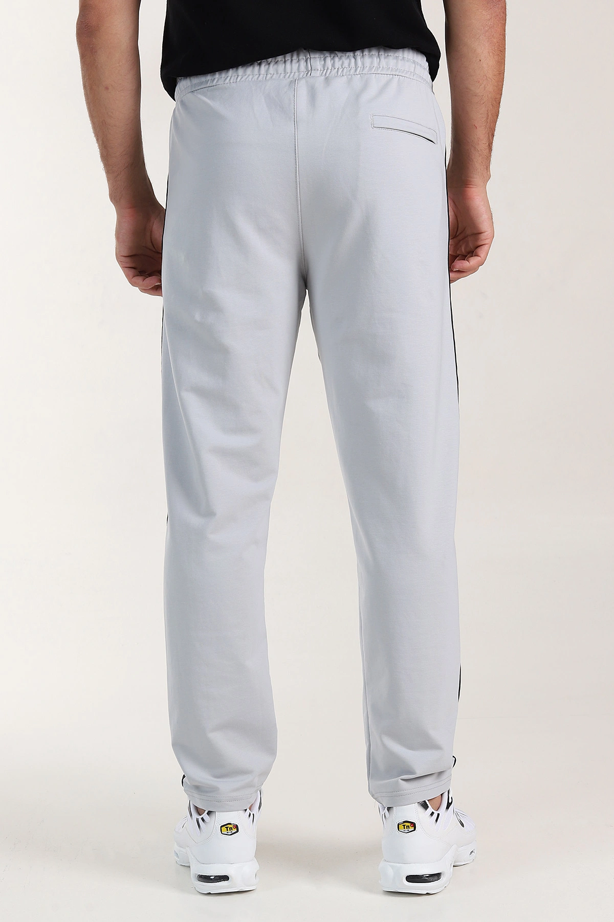 Gri Regular Fit Şerit Detaylı Fermuarlı Cepli Erkek Eşofman Altı 402382