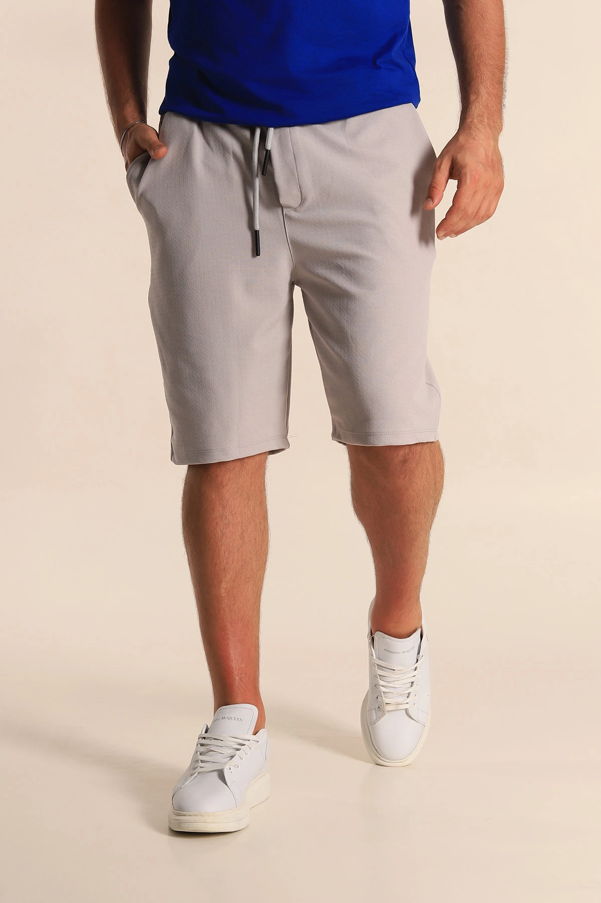 Gri Relaxed Fit Dokulu Belden Bağlamalı Erkek Şort 278908